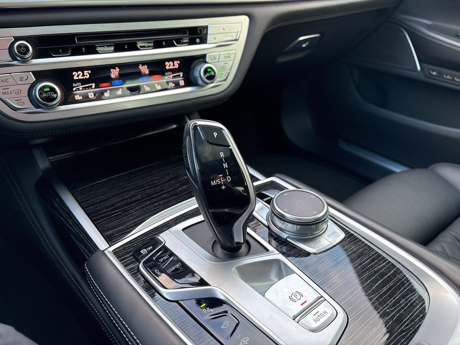 BMW 730d 48V Steptronic-image-8