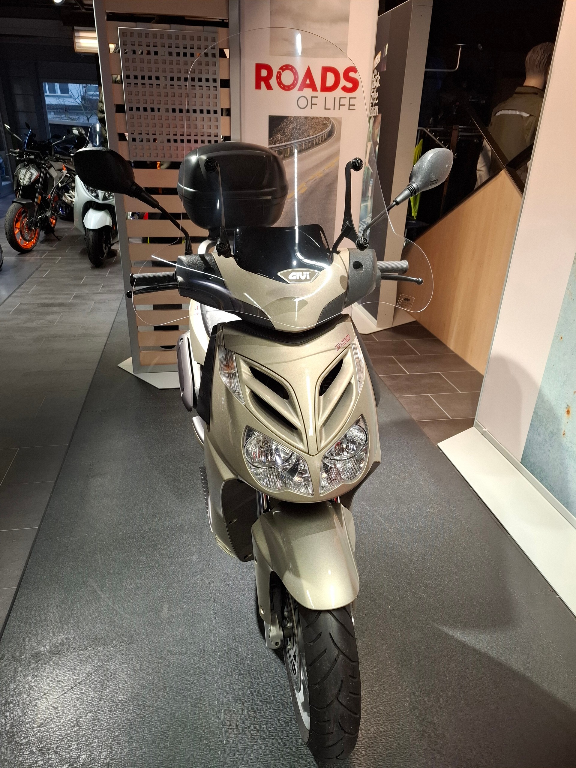 APRILIA Sport City Cube 300 i.e-image-2