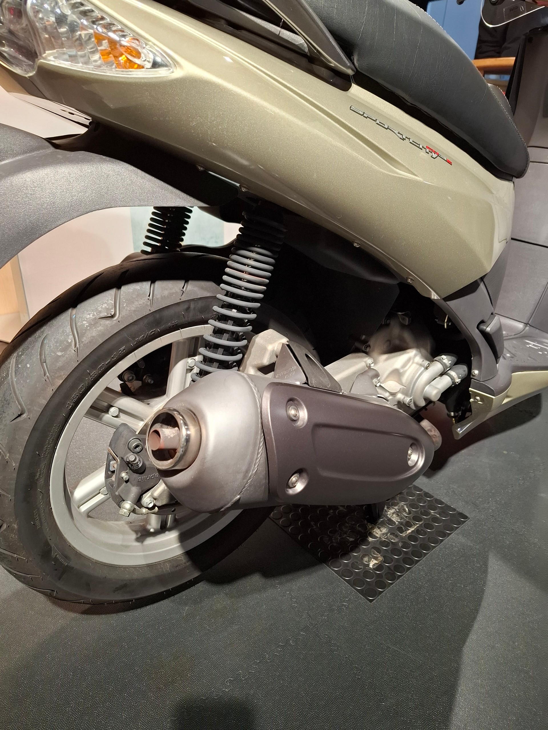 APRILIA Sport City Cube 300 i.e-image-5