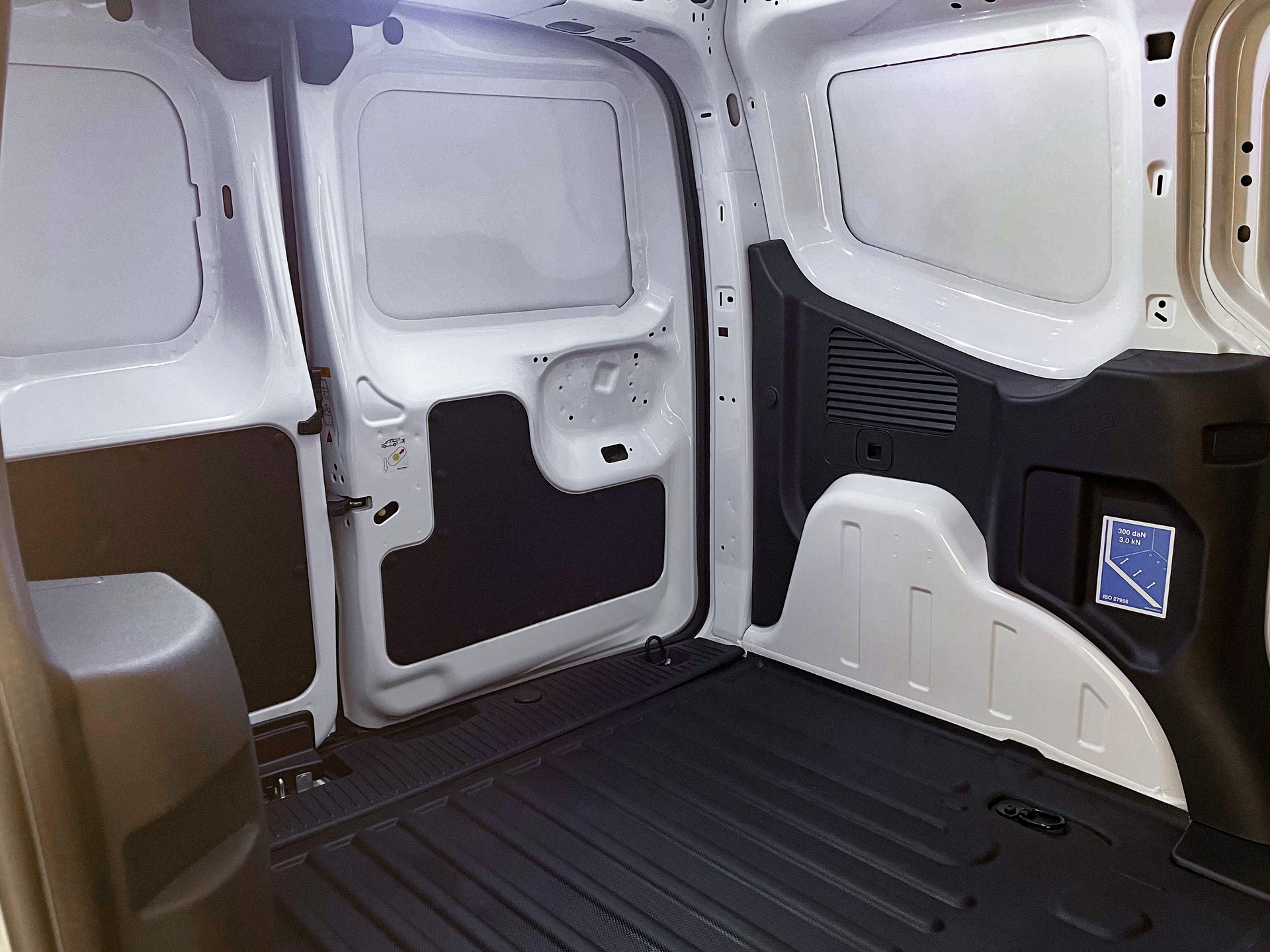 FORD E-Transit Courier Van Trend-image-30