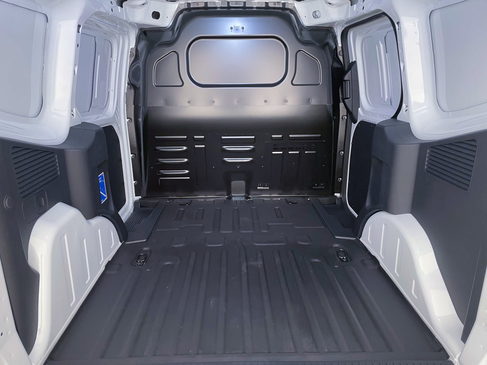 FORD E-Transit Courier Van Trend-image-27