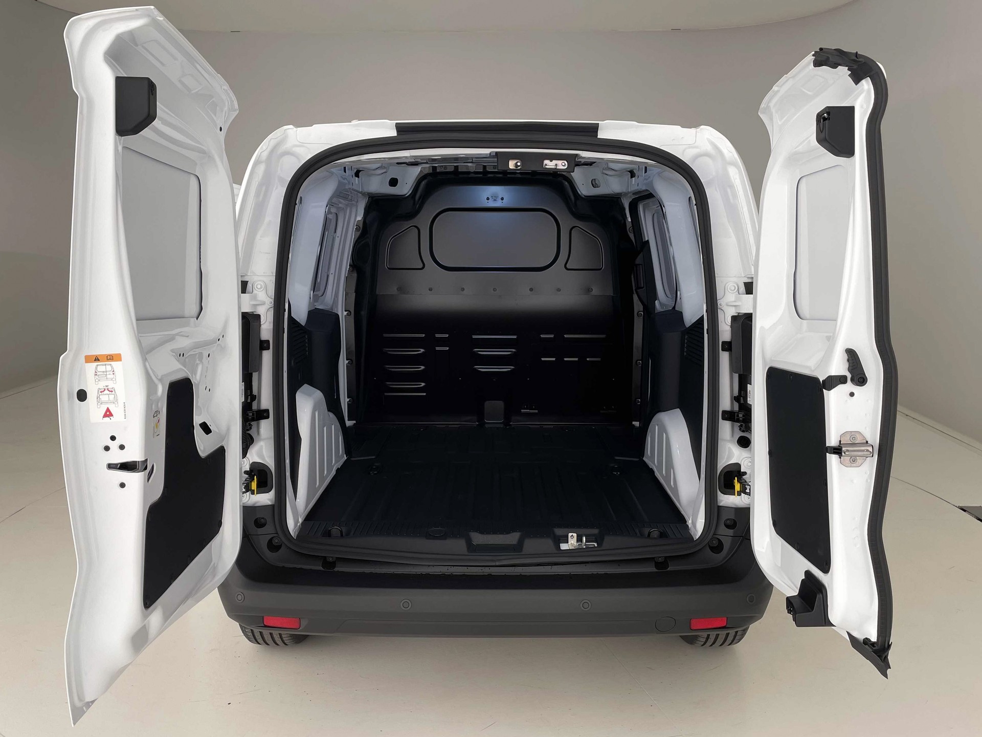 FORD E-Transit Courier Van Trend-image-26
