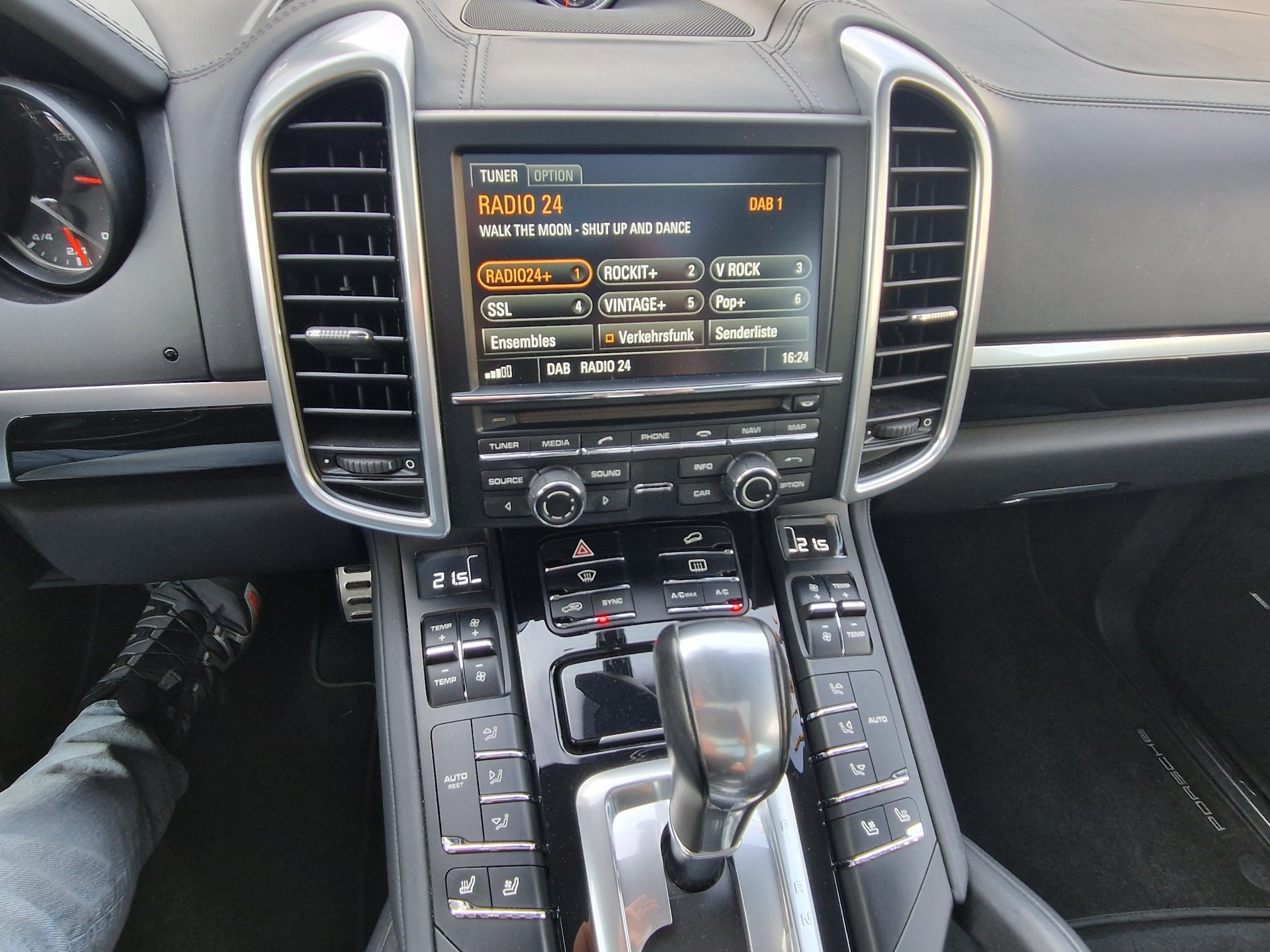PORSCHE Cayenne S Diesel-image-10