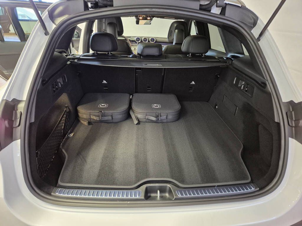 MERCEDES-BENZ GLC 300 de 4Matic AMG Line EQ Star-showroom-element-3
