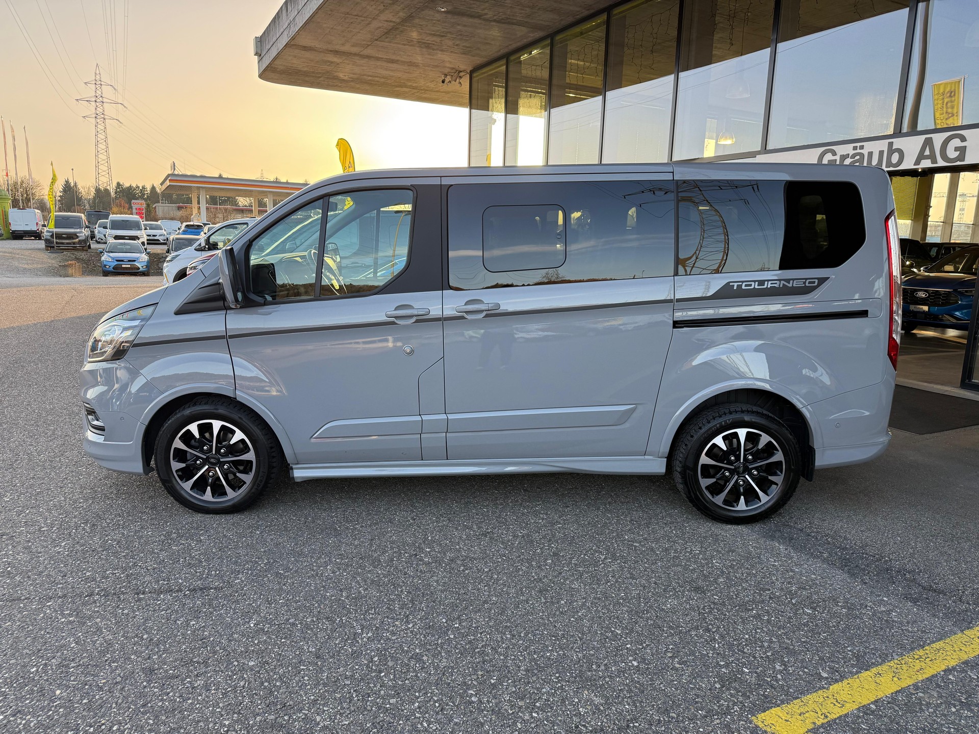 FORD Tourneo Custom 320 L1H1 Sport A-showroom-element-3