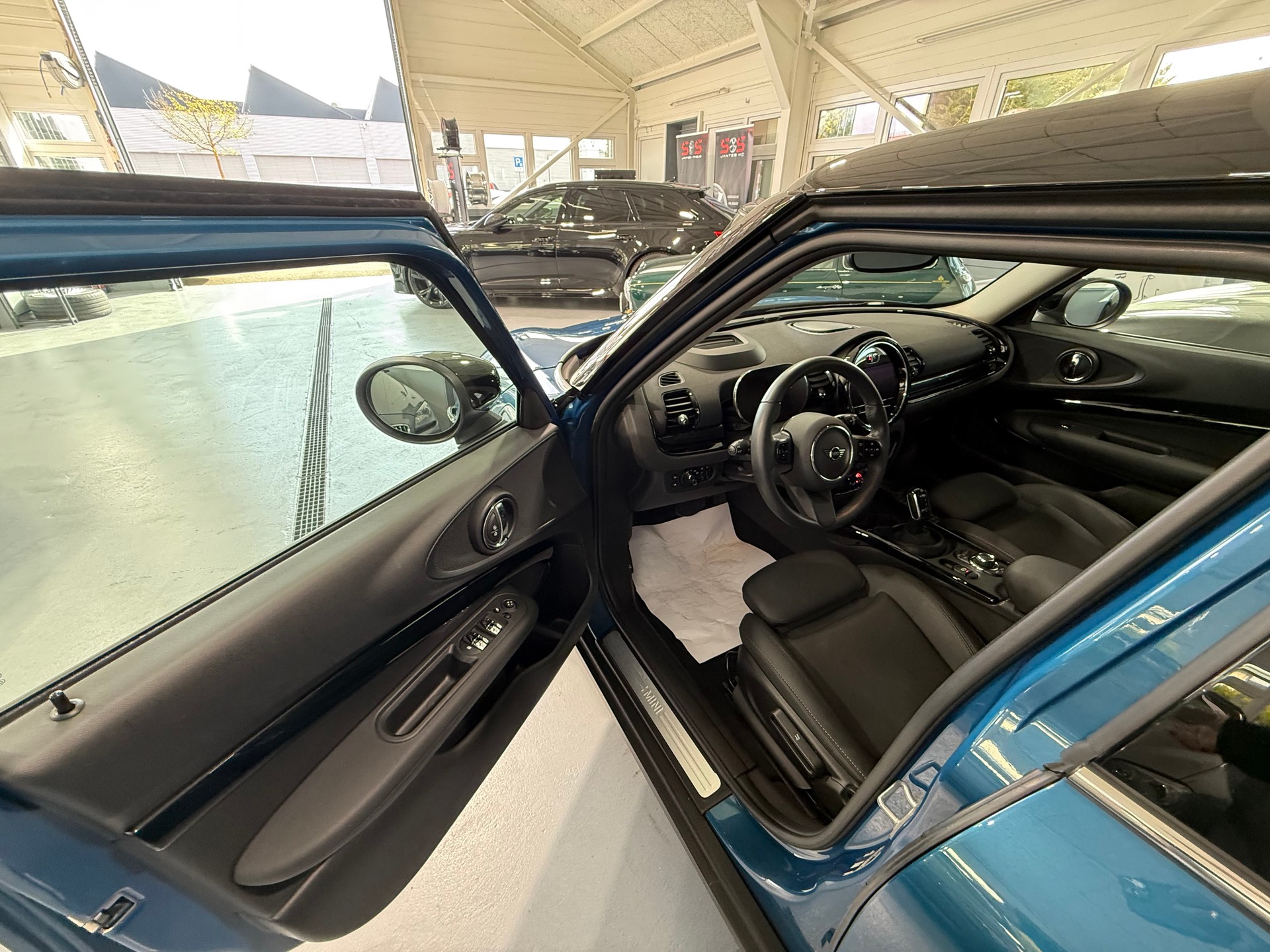 MINI Clubman Cooper Untold Edition Steptronic DKG-image-6