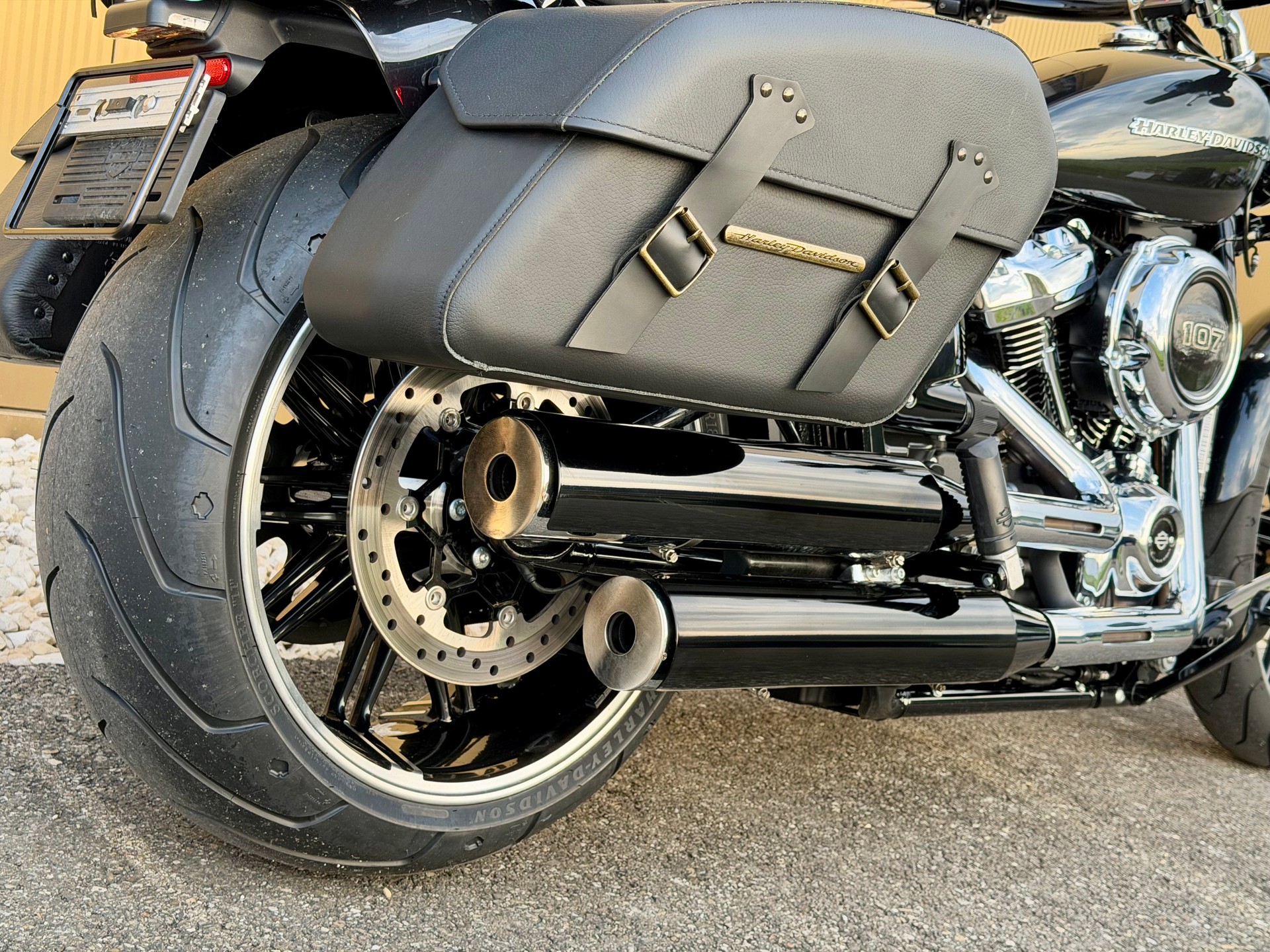 HARLEY-DAVIDSON FXBR Breakout 107 ABS-image-6