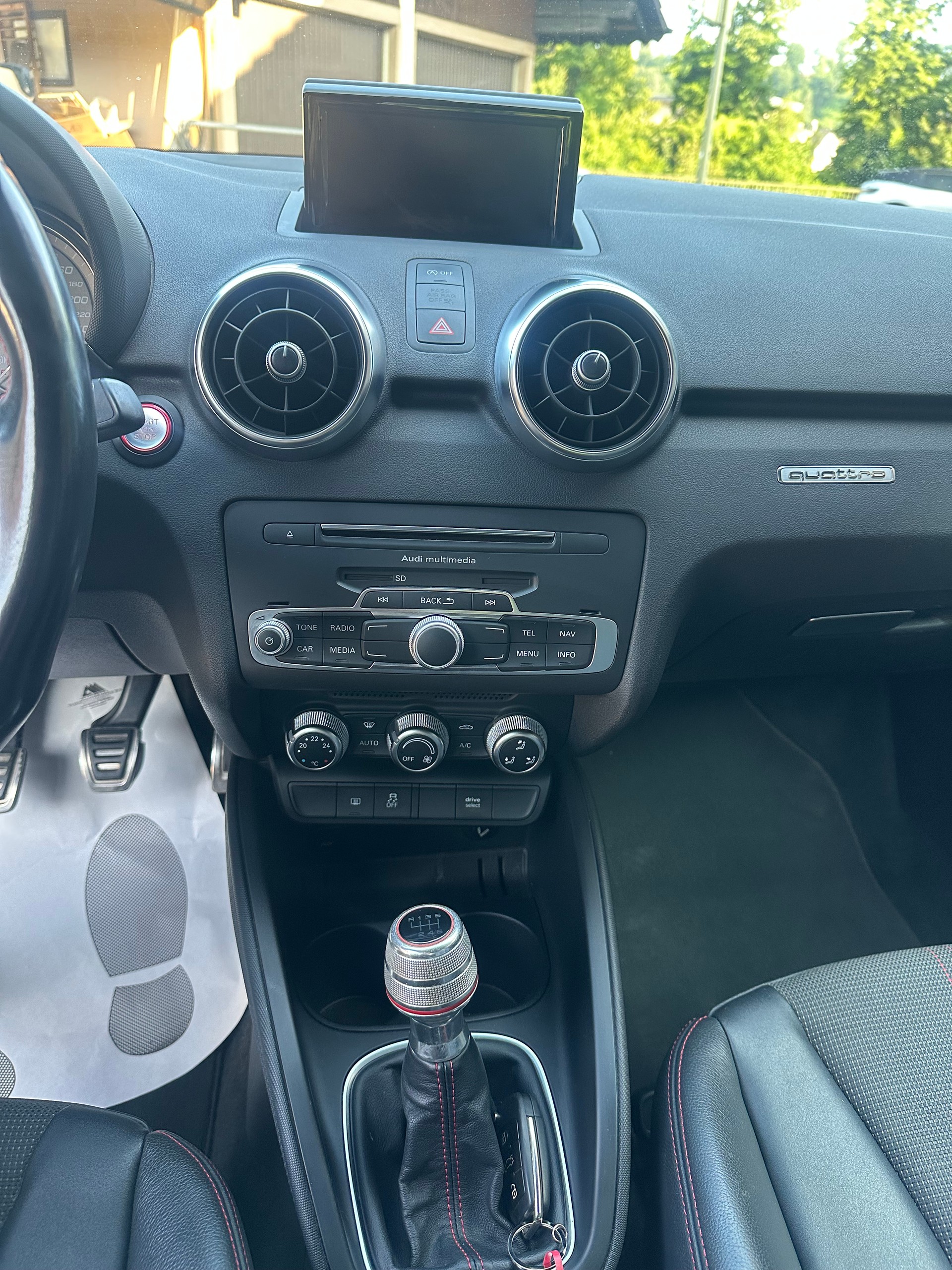 AUDI S1 Sportback 2.0 TFSI quattro-image-11