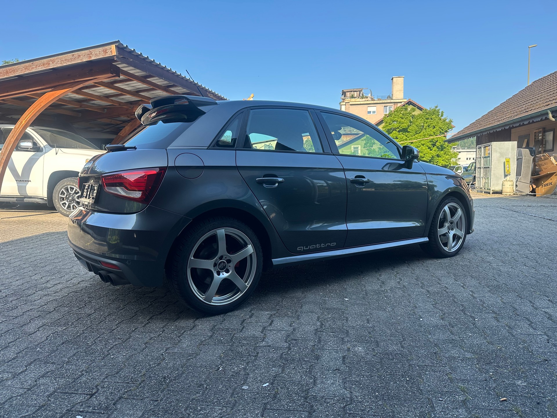 AUDI S1 Sportback 2.0 TFSI quattro-image-3