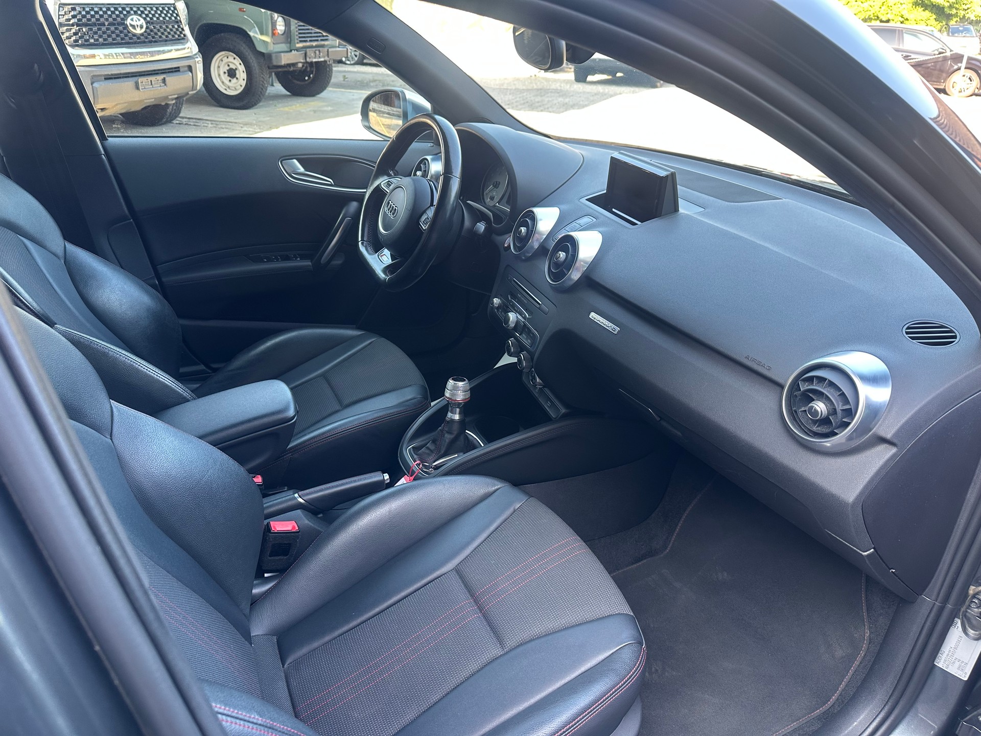 AUDI S1 Sportback 2.0 TFSI quattro-image-8