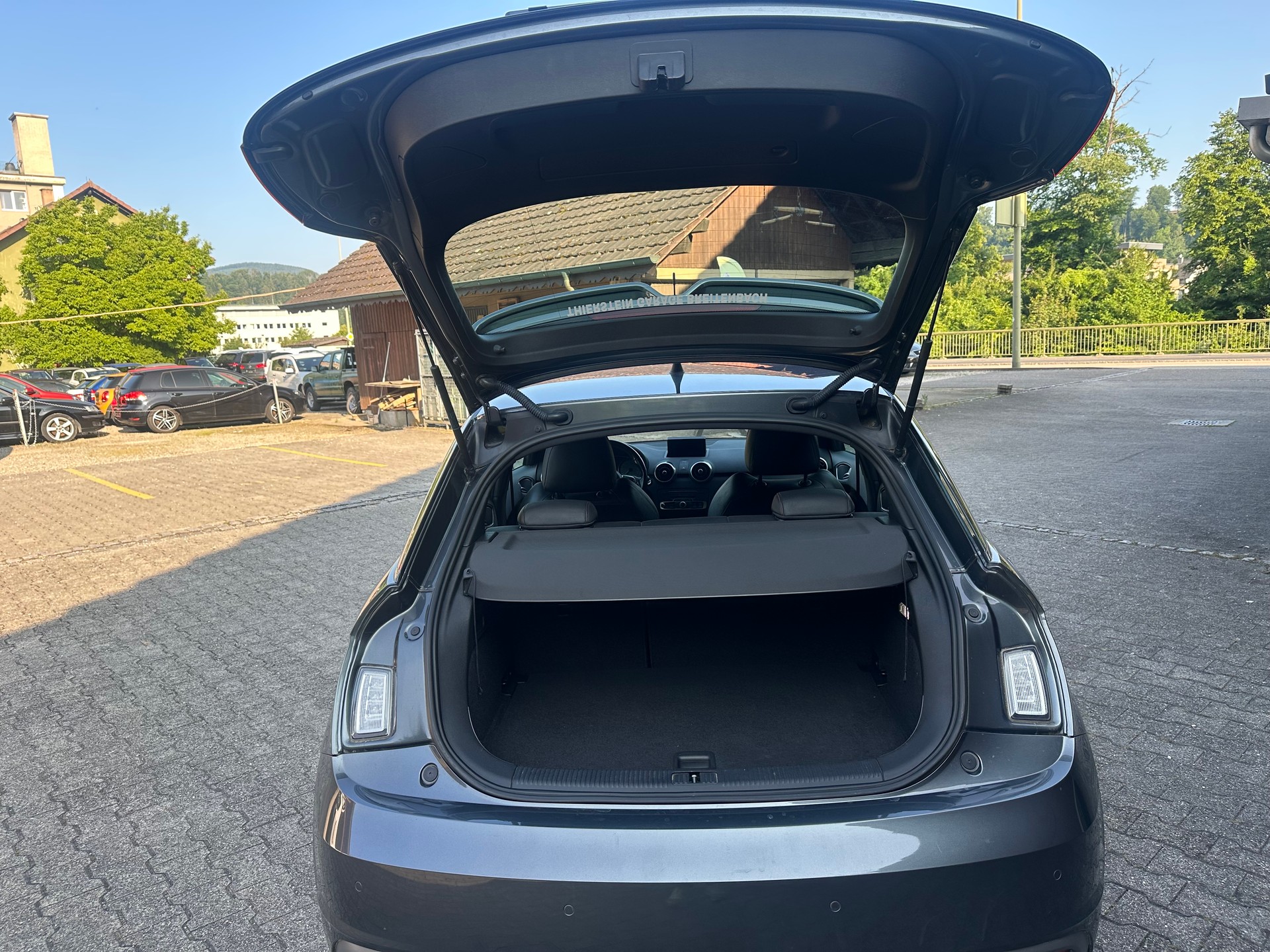 AUDI S1 Sportback 2.0 TFSI quattro-image-10