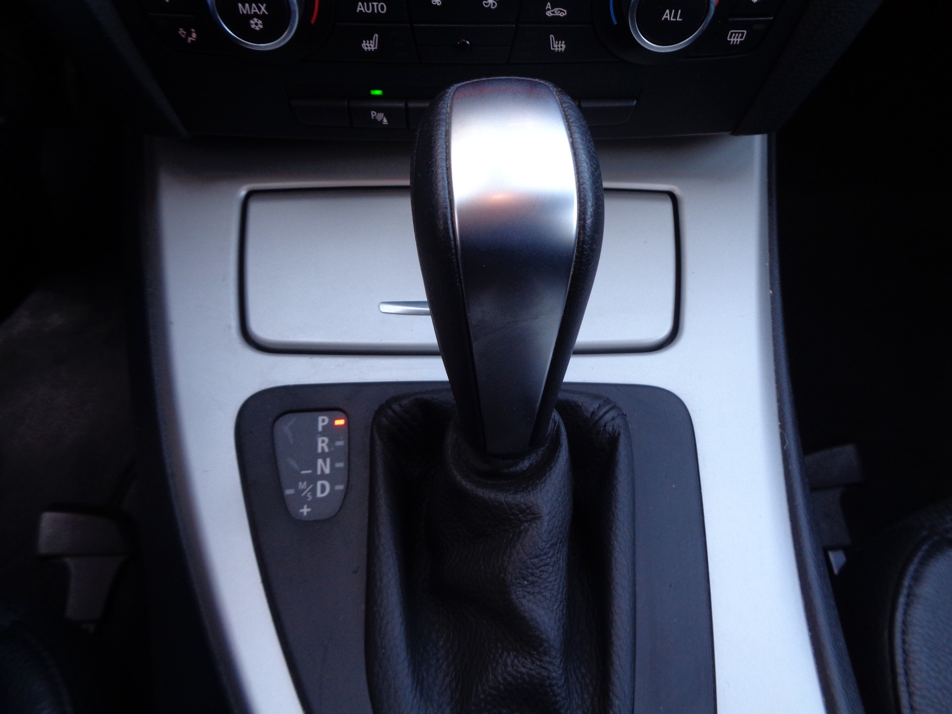 BMW 320d xDrive Touring Dynamic Edition Steptronic-image-15