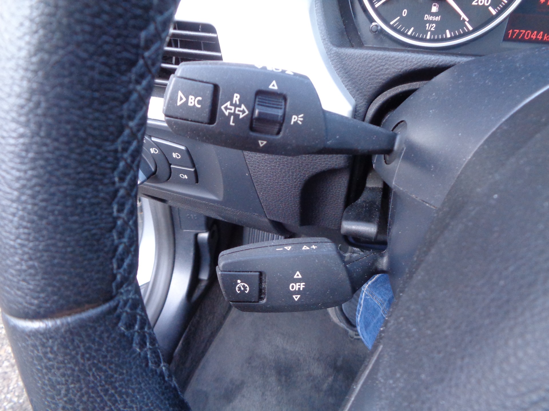 BMW 320d xDrive Touring Dynamic Edition Steptronic-image-11