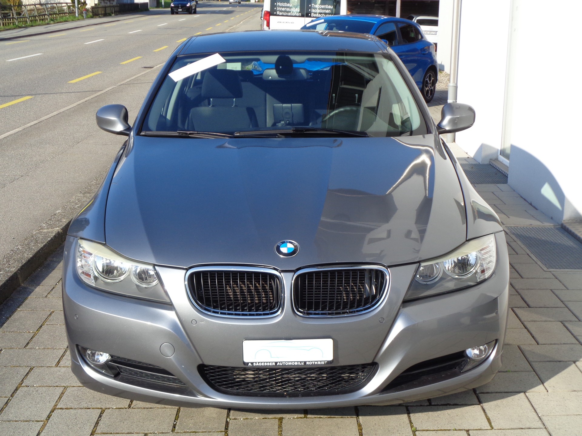 BMW 320d xDrive Touring Dynamic Edition Steptronic-showroom-element-2