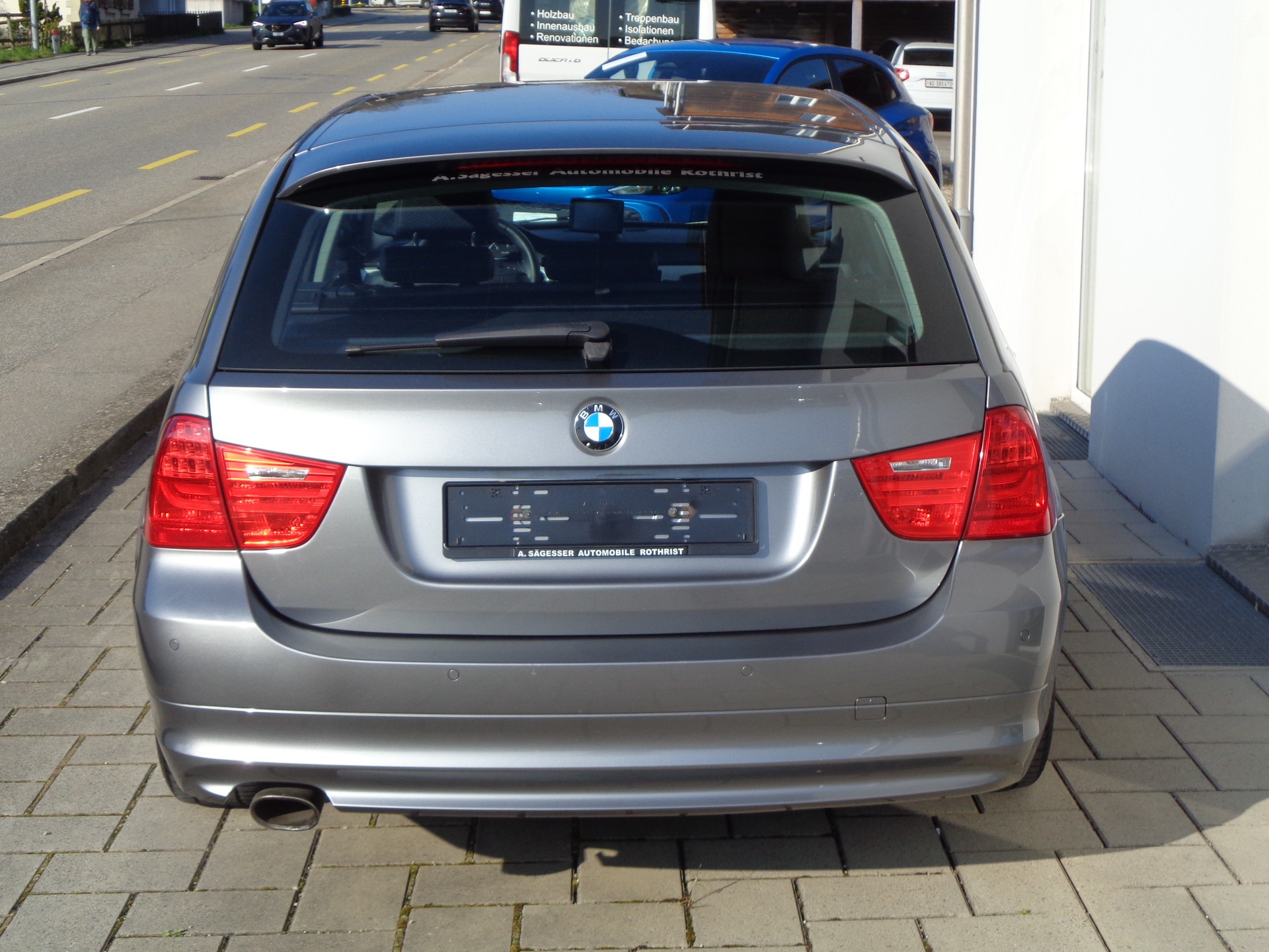 BMW 320d xDrive Touring Dynamic Edition Steptronic-image-5