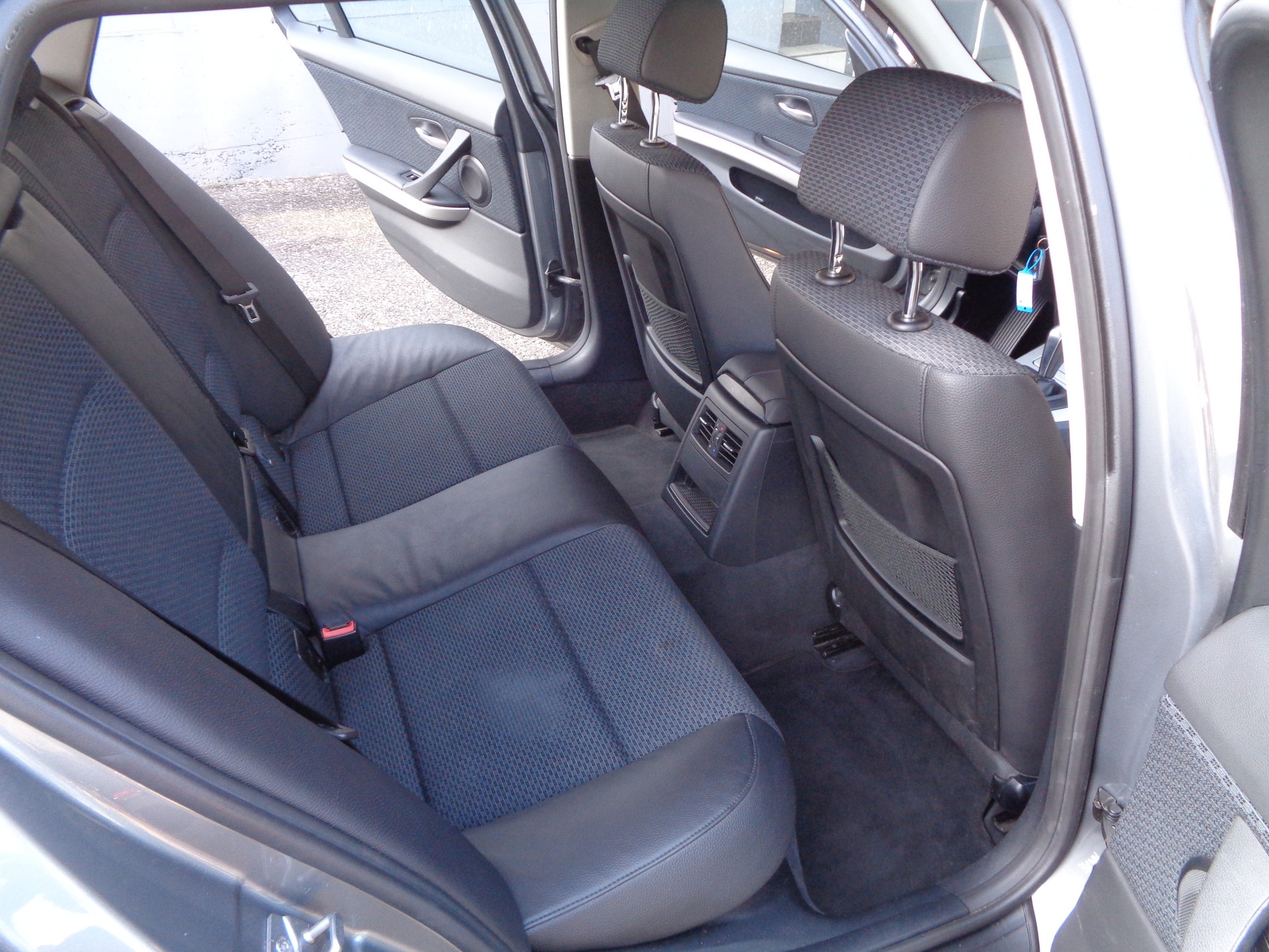 BMW 320d xDrive Touring Dynamic Edition Steptronic-image-18