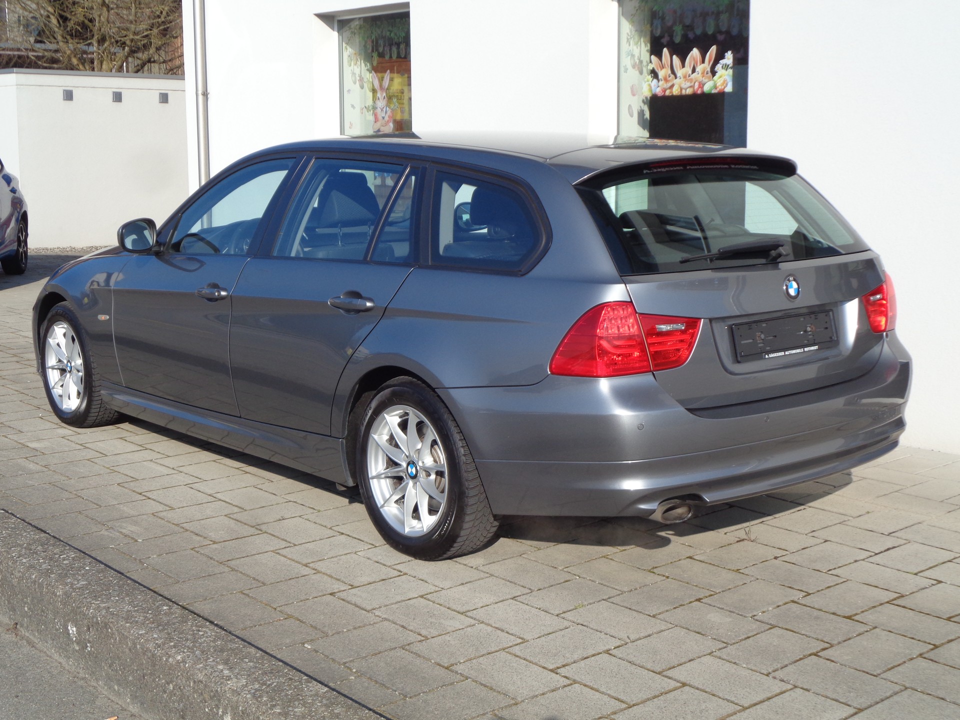 BMW 320d xDrive Touring Dynamic Edition Steptronic-image-4