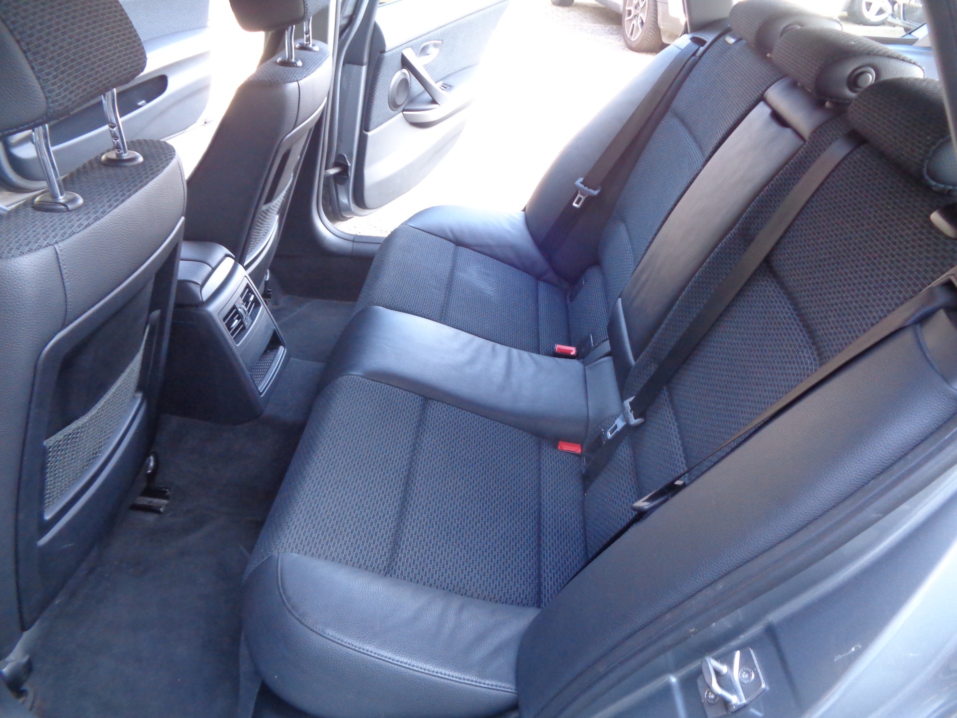 BMW 320d xDrive Touring Dynamic Edition Steptronic-image-17