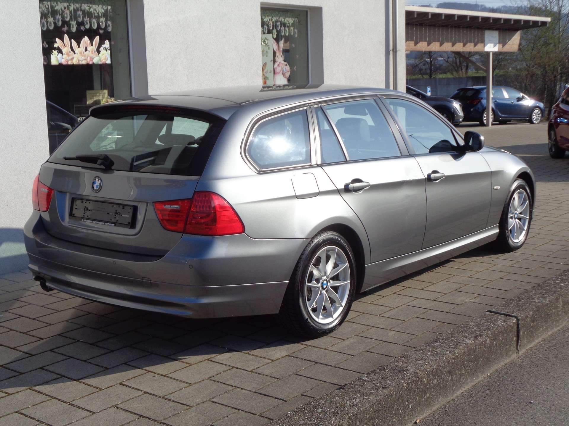 BMW 320d xDrive Touring Dynamic Edition Steptronic-showroom-element-1