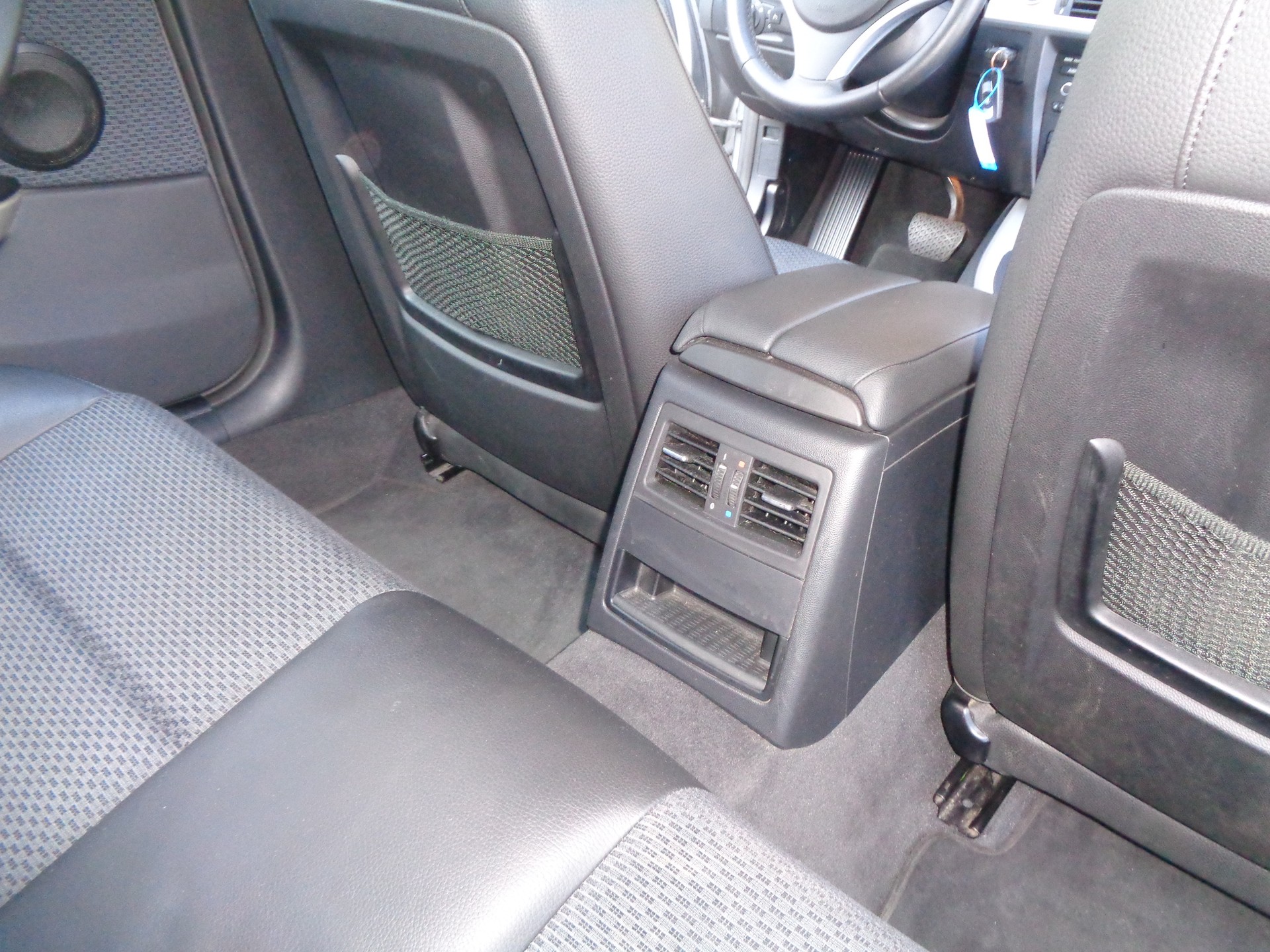 BMW 320d xDrive Touring Dynamic Edition Steptronic-image-16