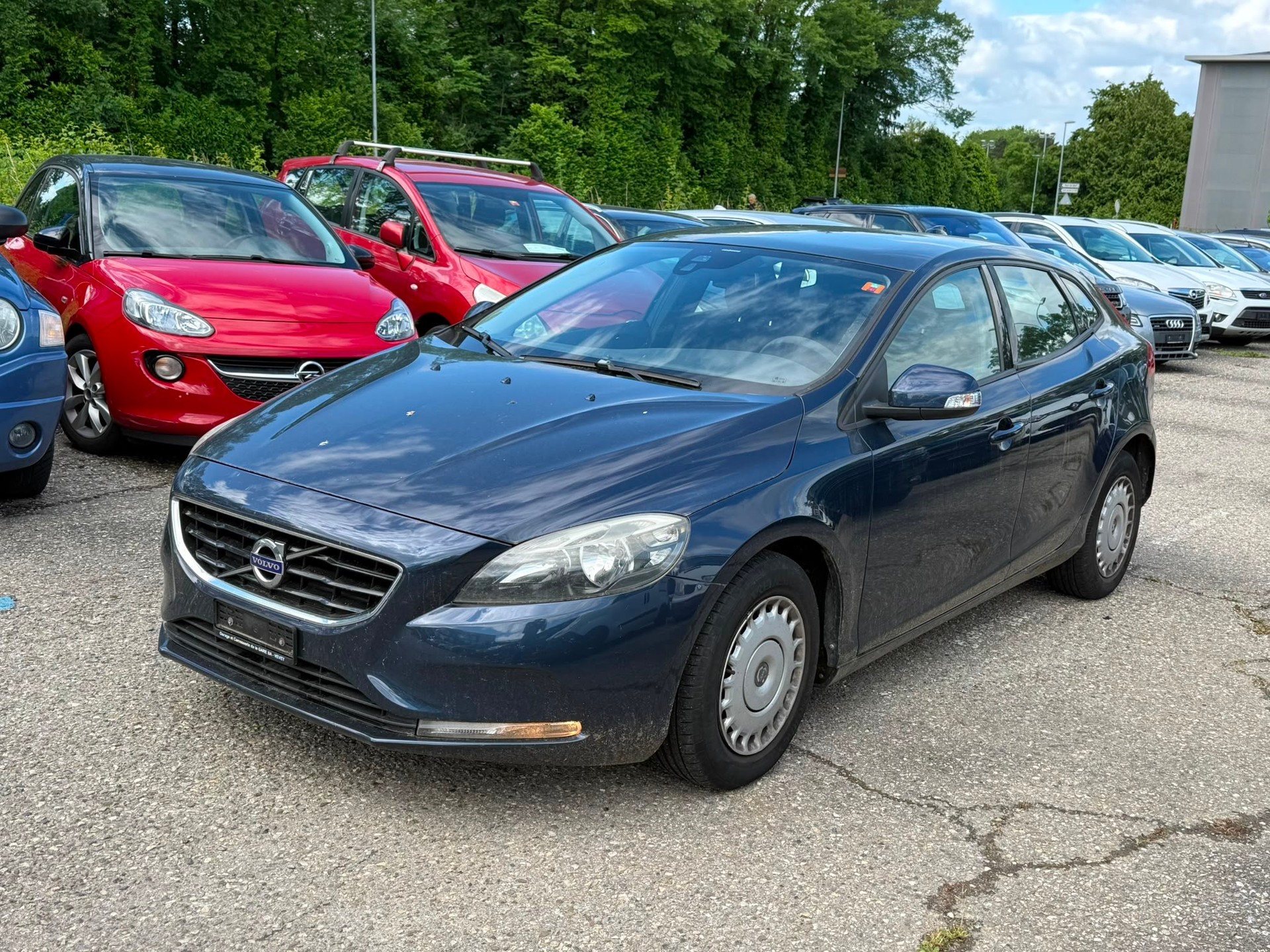 VOLVO V40 D2 Momentum-image-1