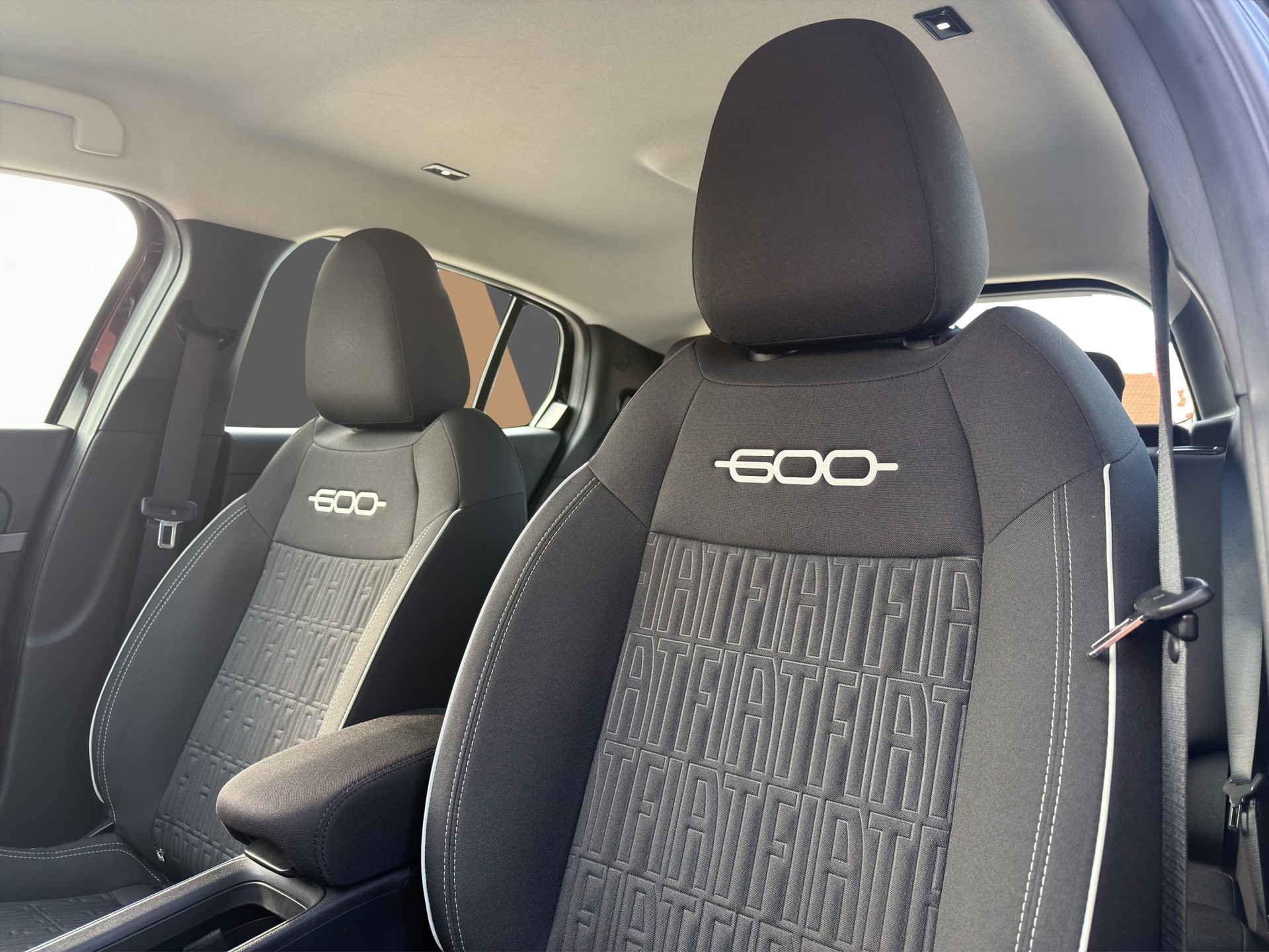 FIAT 600 1.2 Hybrid 145 Cult-image-39