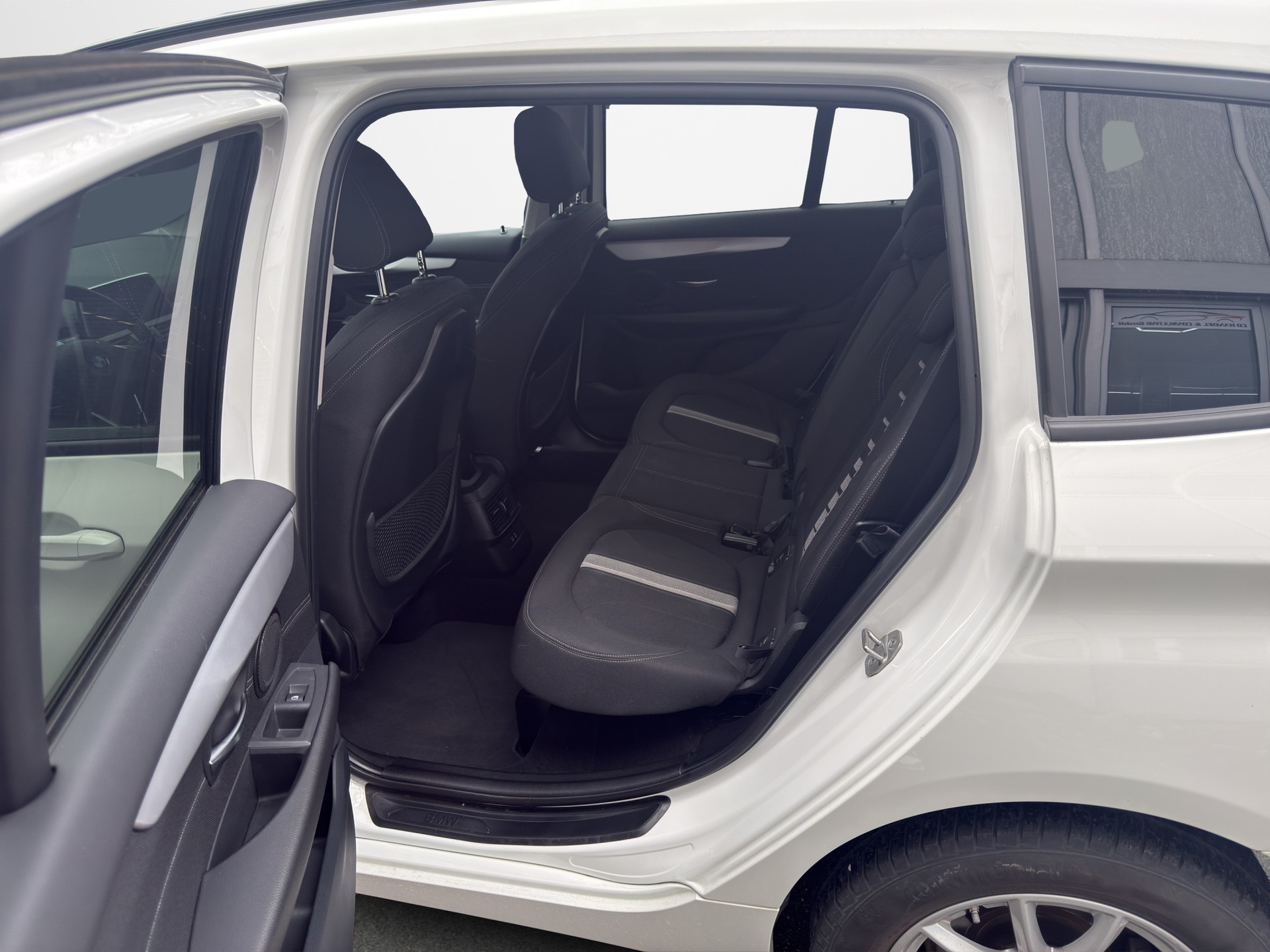 BMW 216d Gran Tourer DKG Luxury Line-image-11