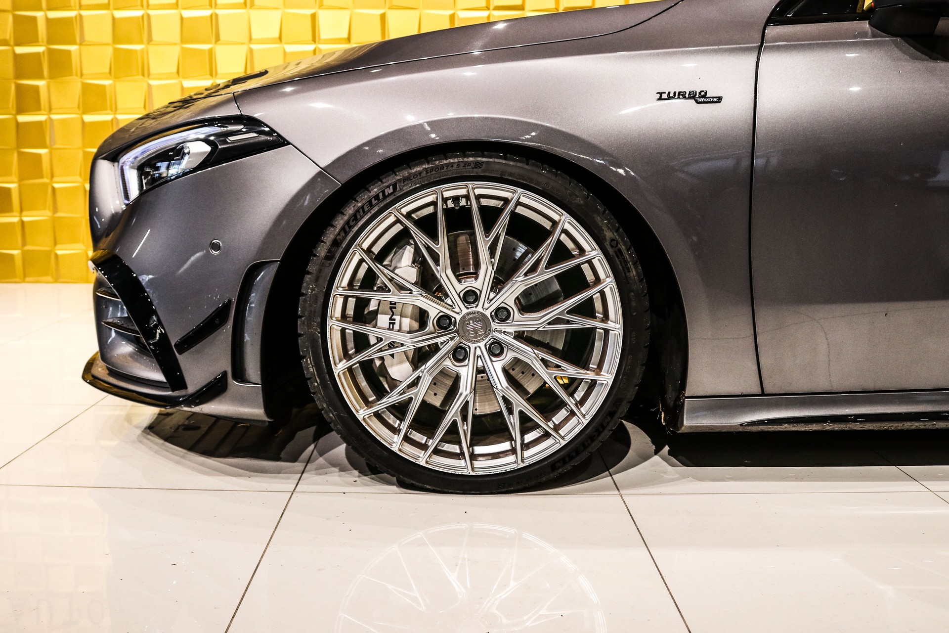 MERCEDES-BENZ A 35 AMG 4Matic Speedshift-image-7