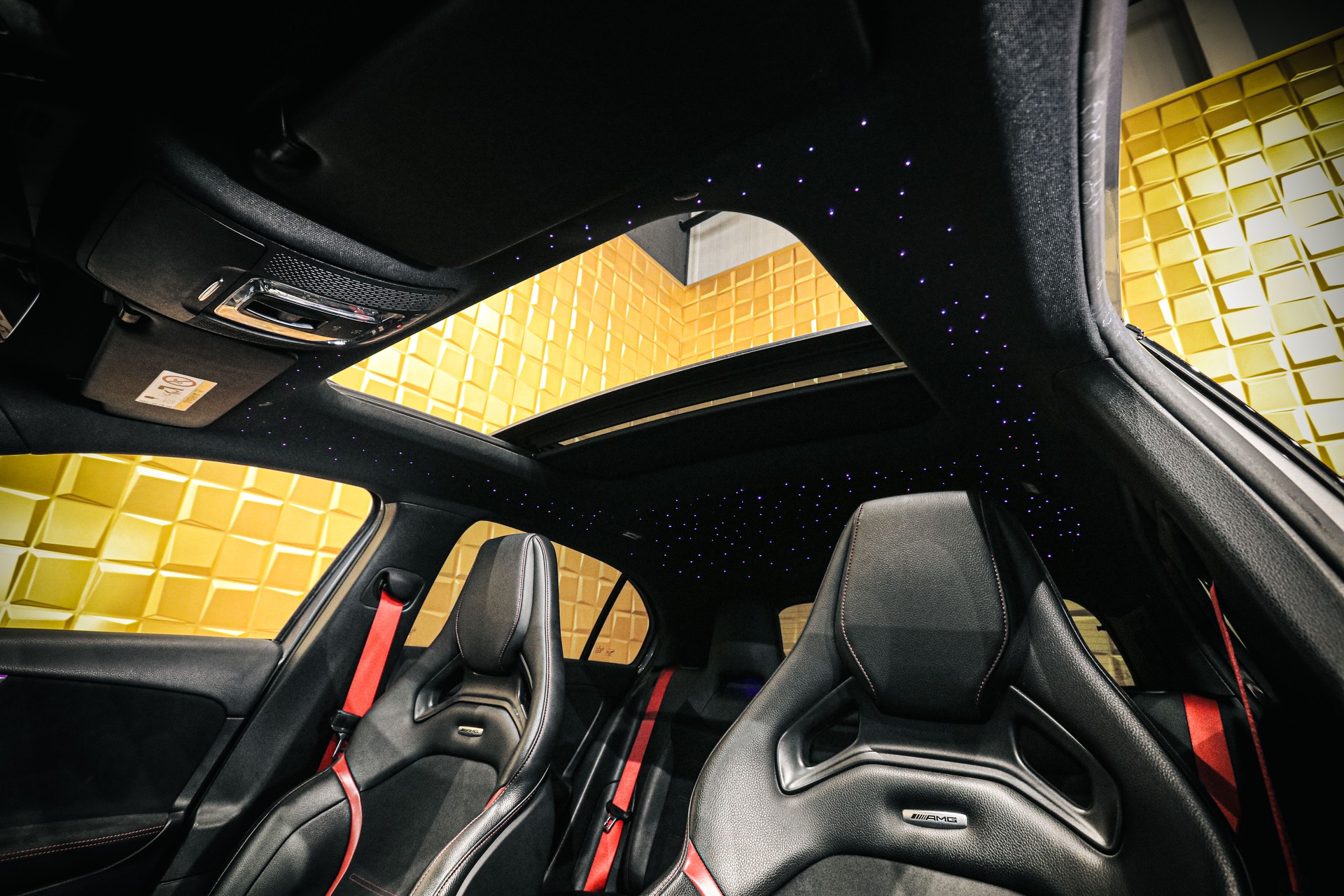 MERCEDES-BENZ A 35 AMG 4Matic Speedshift-image-11