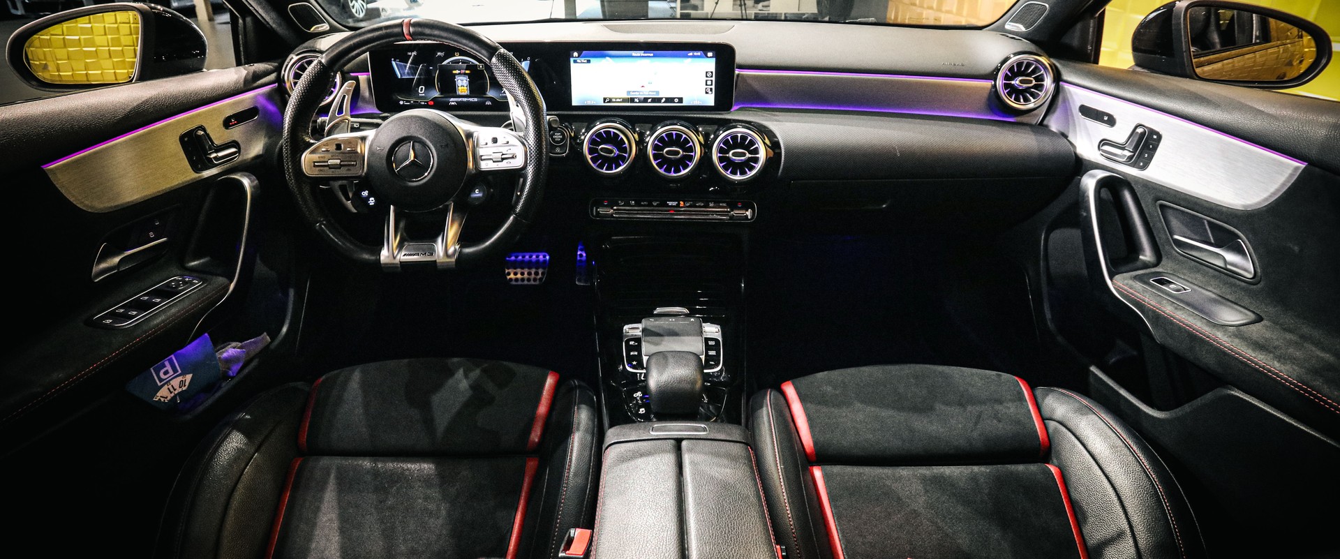 MERCEDES-BENZ A 35 AMG 4Matic Speedshift-image-14