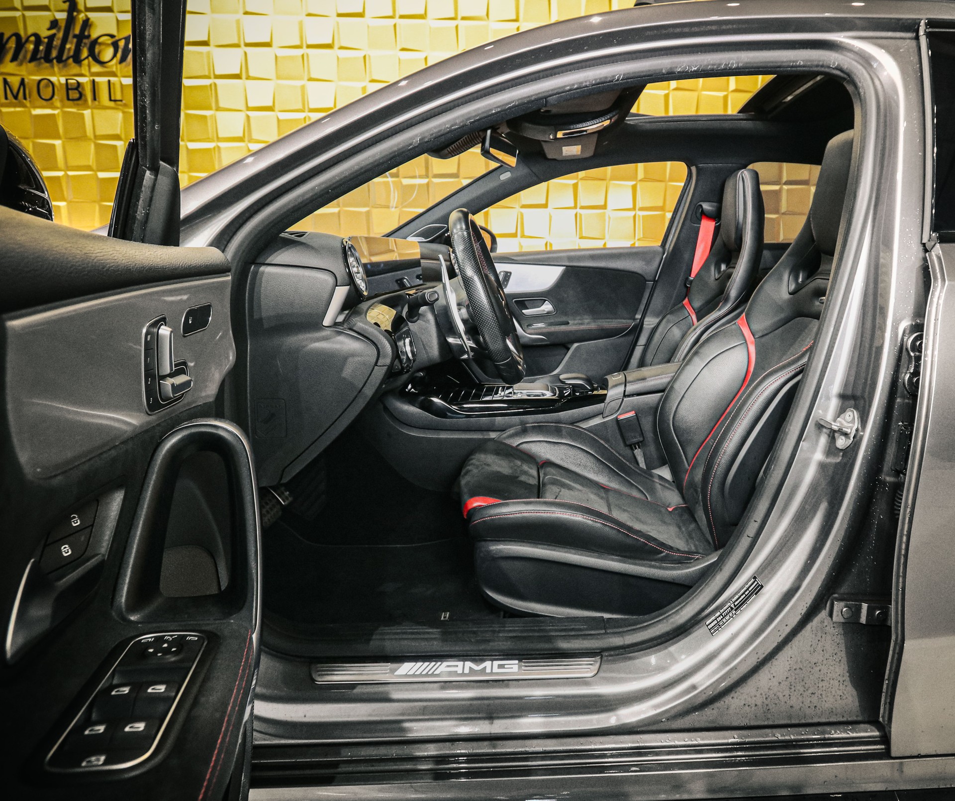 MERCEDES-BENZ A 35 AMG 4Matic Speedshift-image-8