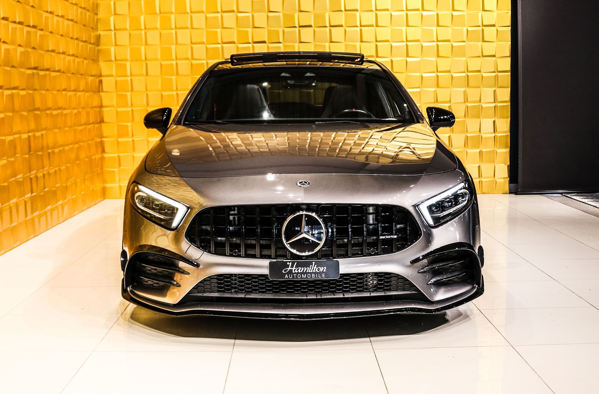 MERCEDES-BENZ A 35 AMG 4Matic Speedshift-showroom-element-2