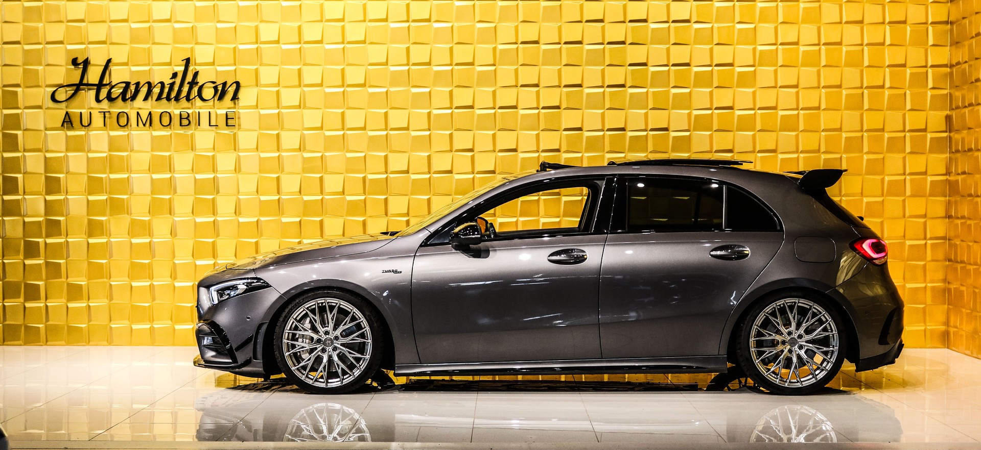 MERCEDES-BENZ A 35 AMG 4Matic Speedshift-image-4