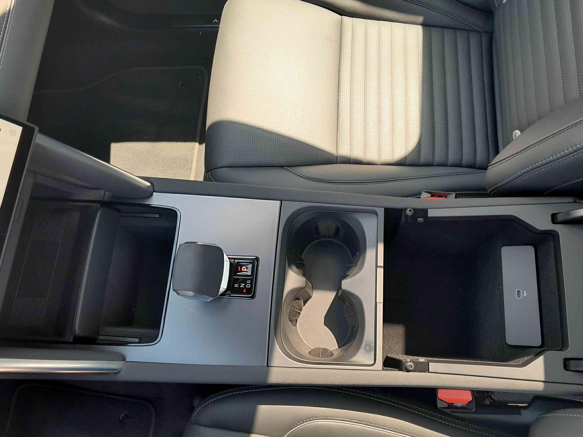 LAND ROVER Discovery Sport 1.5 T 270e Dynamic HSE-image-14