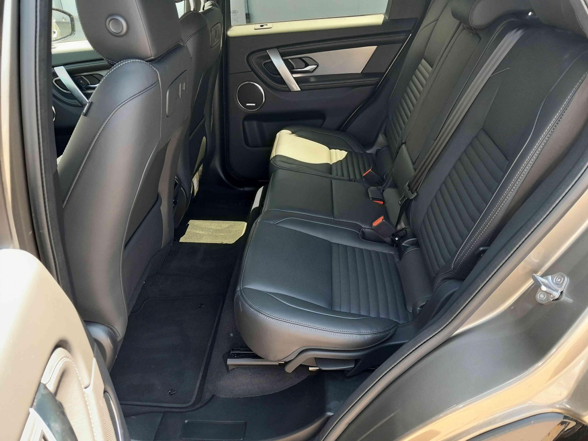 LAND ROVER Discovery Sport 1.5 T 270e Dynamic HSE-image-16