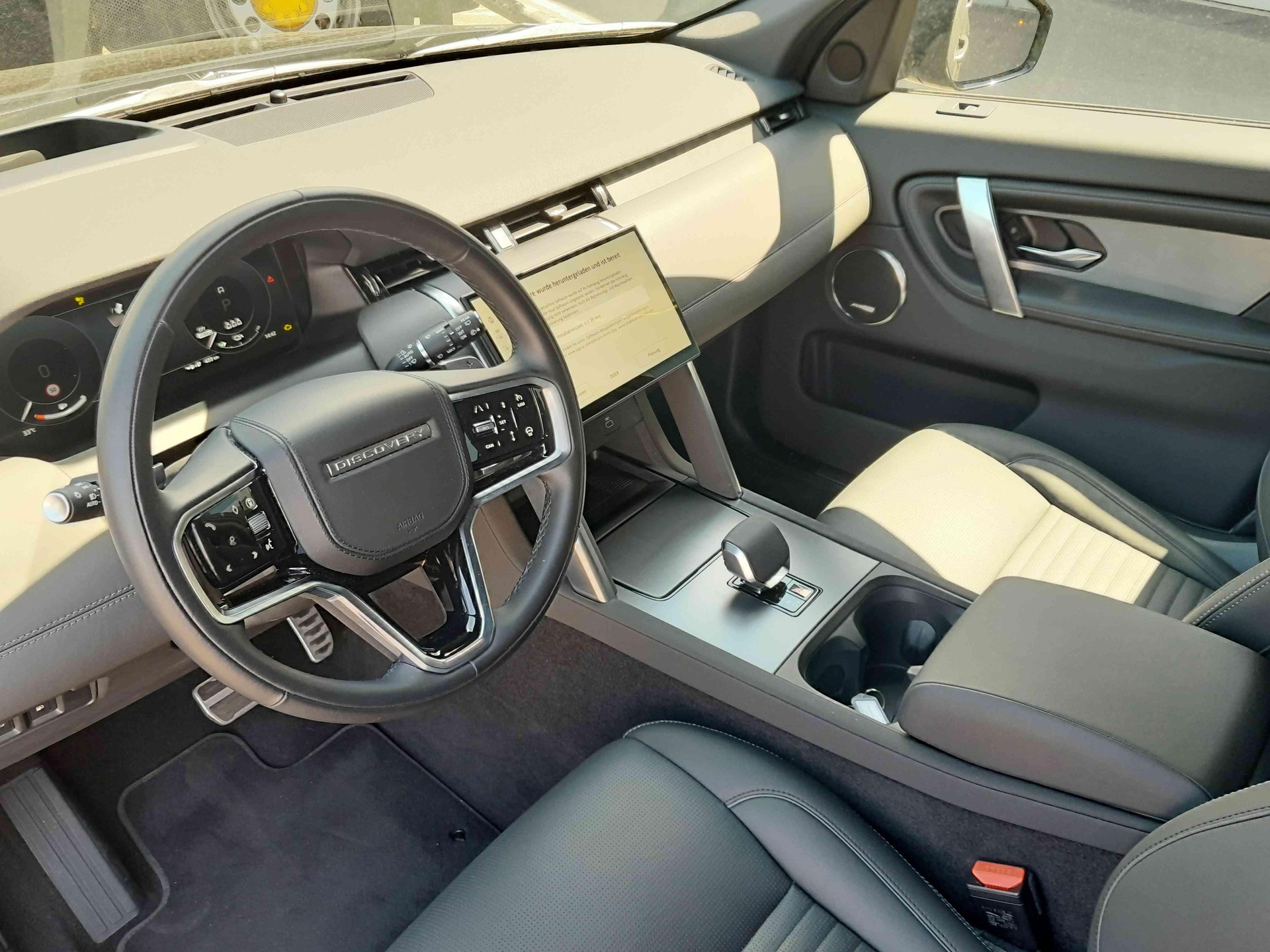 LAND ROVER Discovery Sport 1.5 T 270e Dynamic HSE-image-9