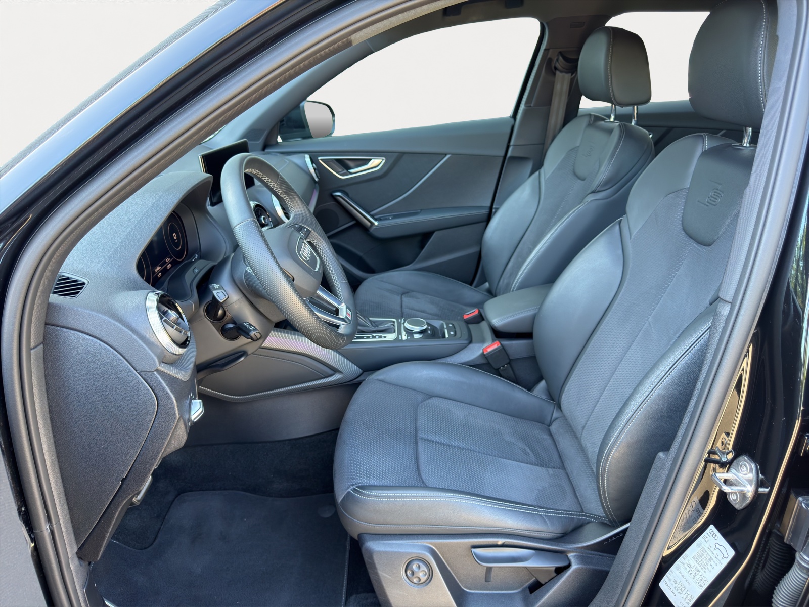 AUDI Q2 35 TFSI S line S-tronic-image-4