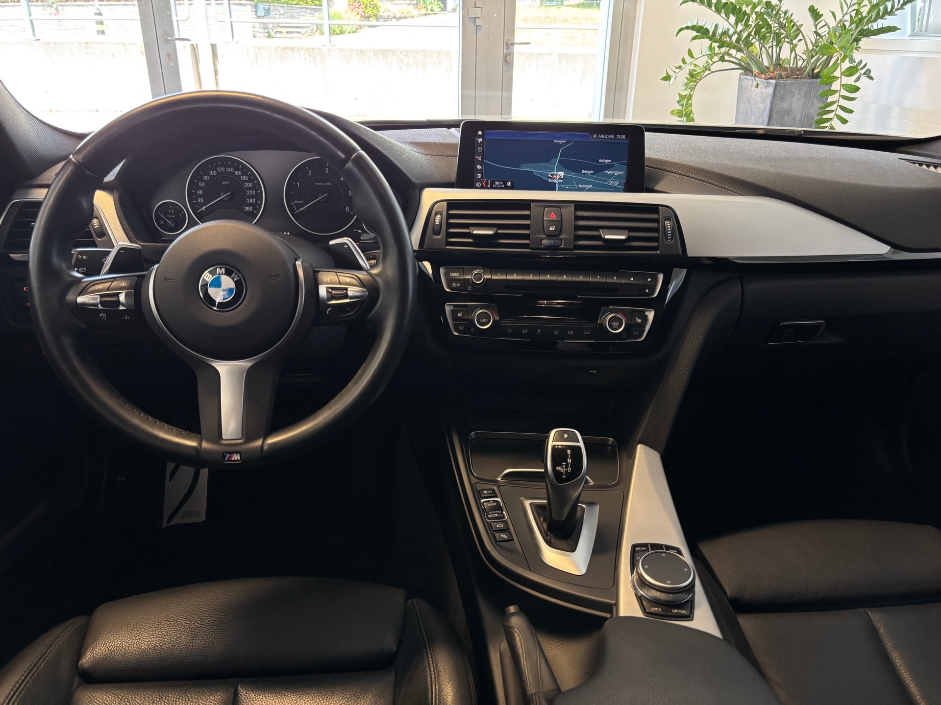 BMW 320d xDrive Touring Edition M Sport Steptronic-image-12