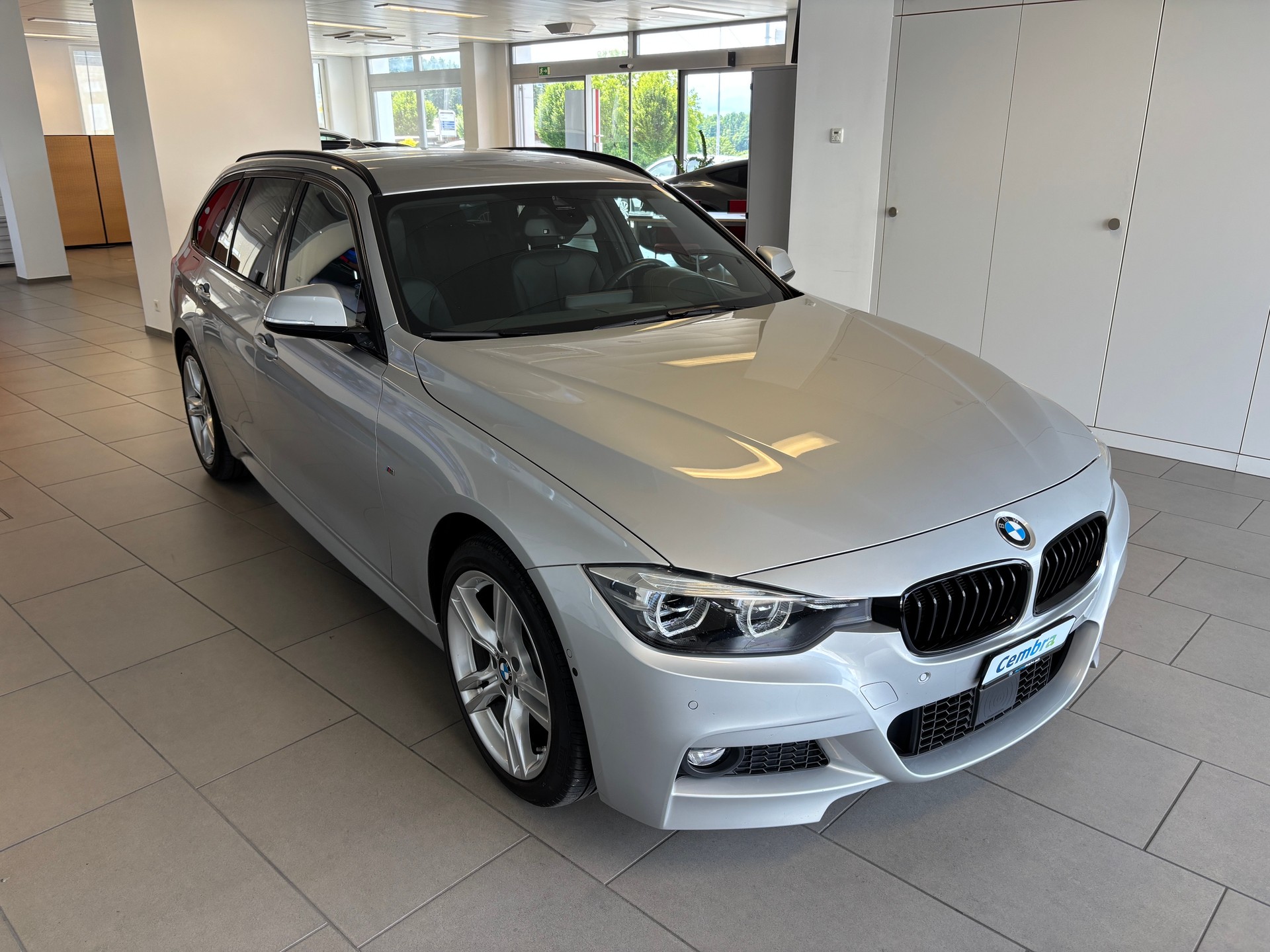 BMW 320d xDrive Touring Edition M Sport Steptronic-showroom-element-1