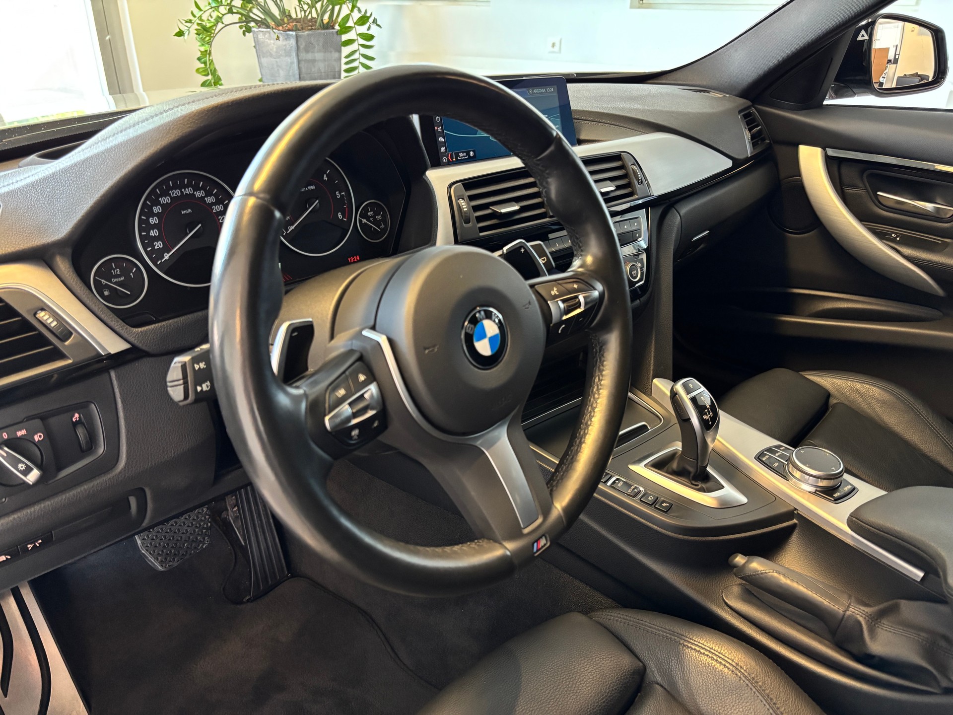 BMW 320d xDrive Touring Edition M Sport Steptronic-image-5