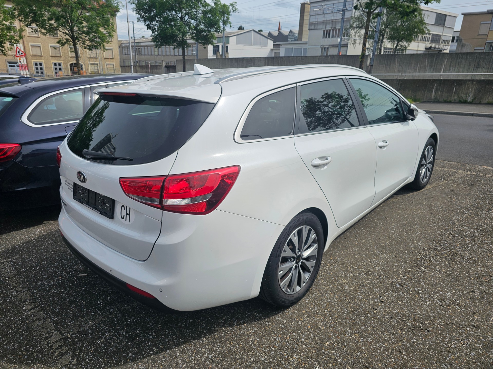 KIA Cee'd Sportswagon 1.6 GDi Style DCT-image-4