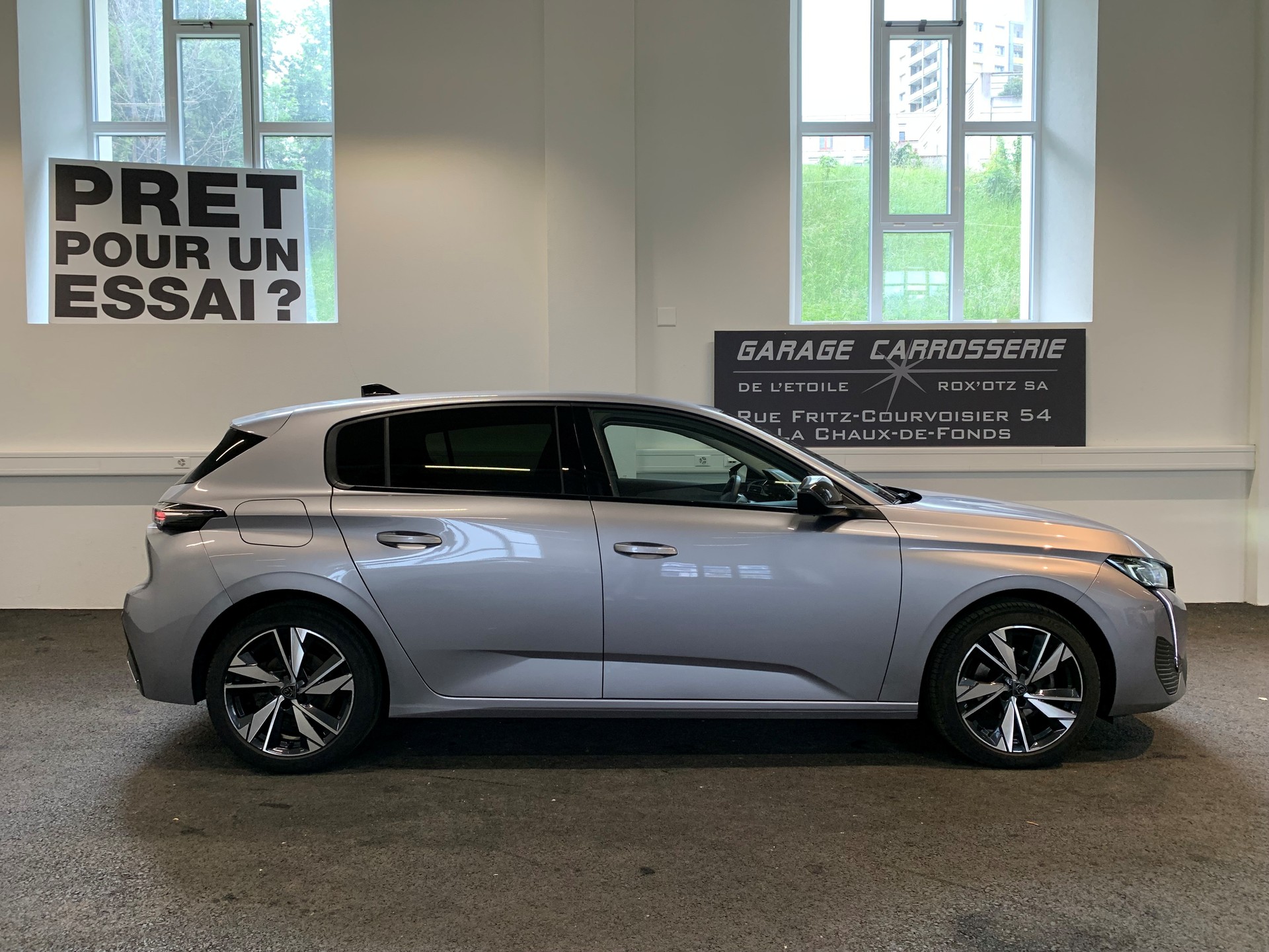 PEUGEOT 308 1.2 Pure Tech Allure EAT8-image-3