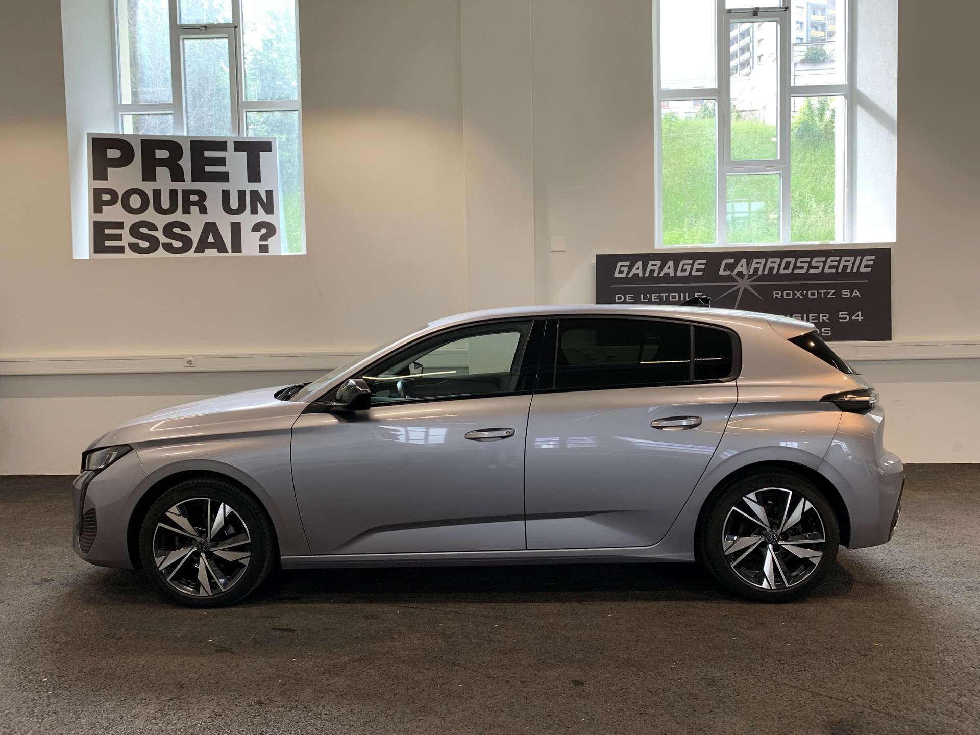 PEUGEOT 308 1.2 Pure Tech Allure EAT8-image-4