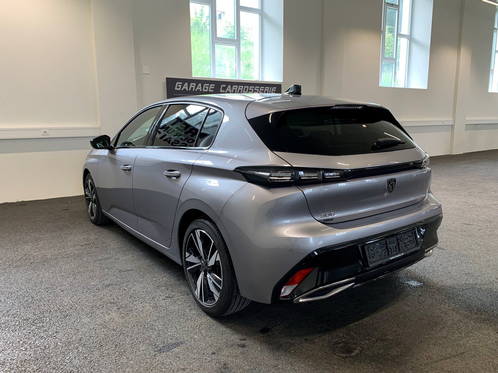 PEUGEOT 308 1.2 Pure Tech Allure EAT8-image-5