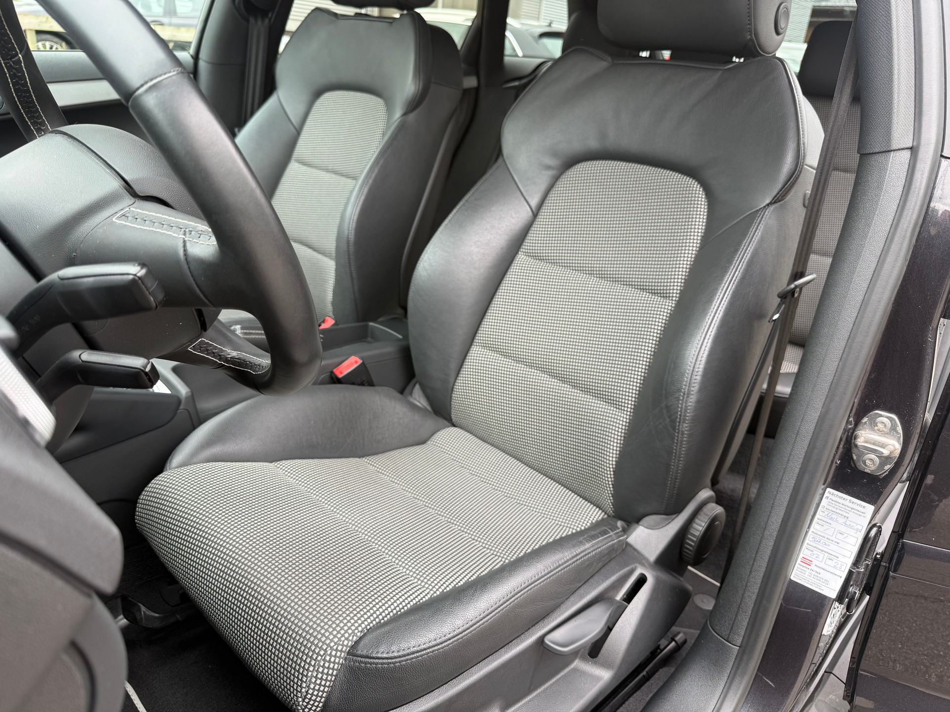 AUDI S3 Sportback 2.0 TFSI quattro-image-11