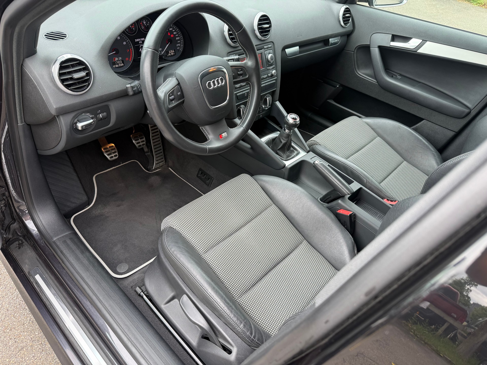 AUDI S3 Sportback 2.0 TFSI quattro-image-8