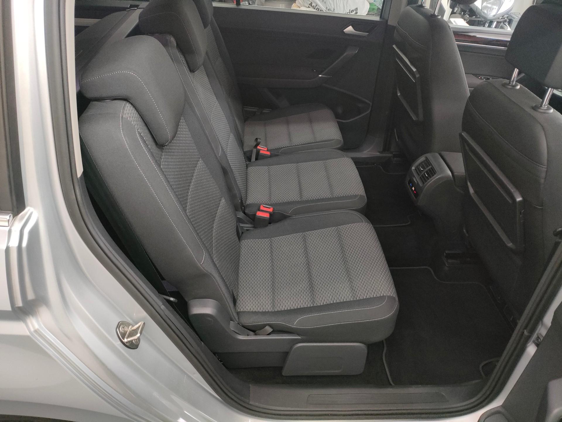 VW Touran 2.0 TDI BlueMotion Technology Comfortline DSG-image-13