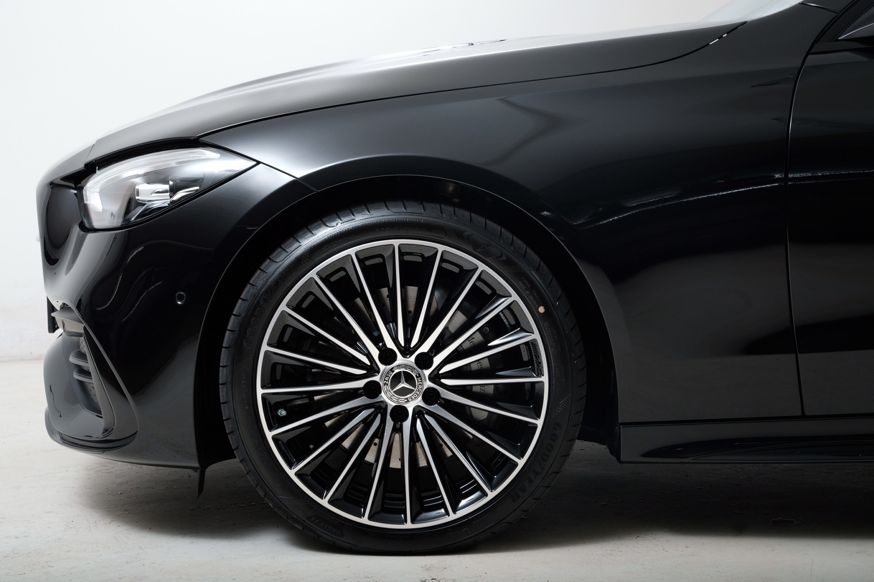 MERCEDES-BENZ C 220 d T 4 Matic Swiss Star-showroom-element-2