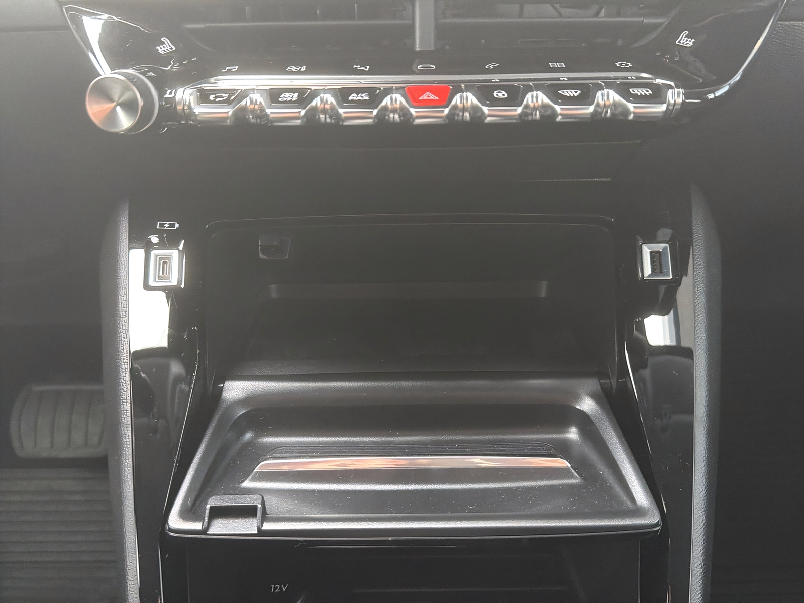 PEUGEOT 208 1.2 PureTech Allure Pack EAT8-image-18