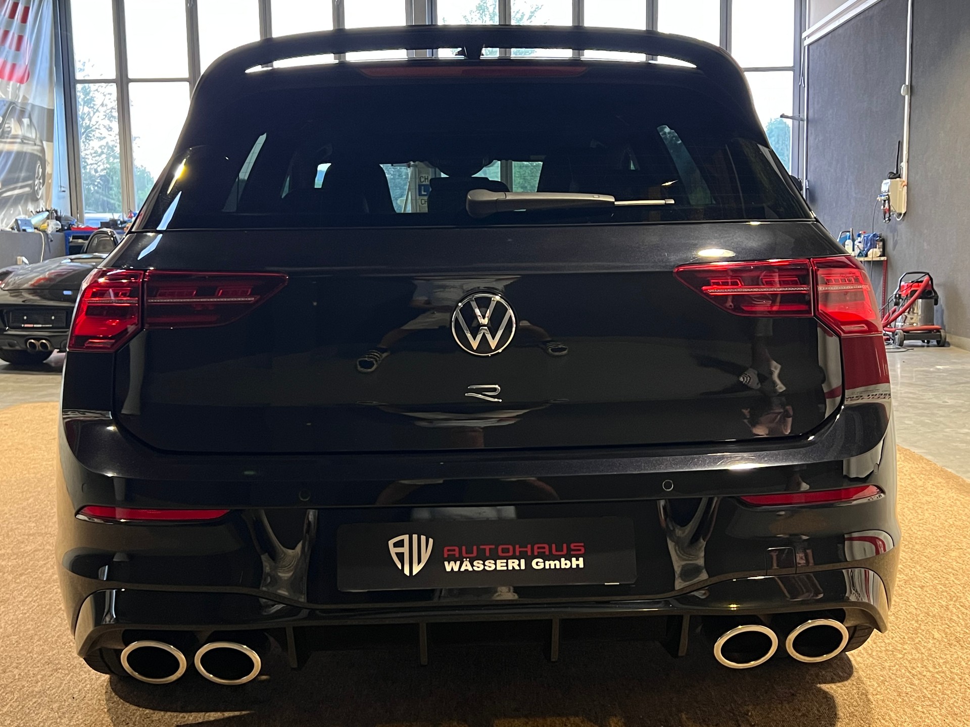 VW Golf 2.0 TSI R DSG 4Motion-showroom-element-3